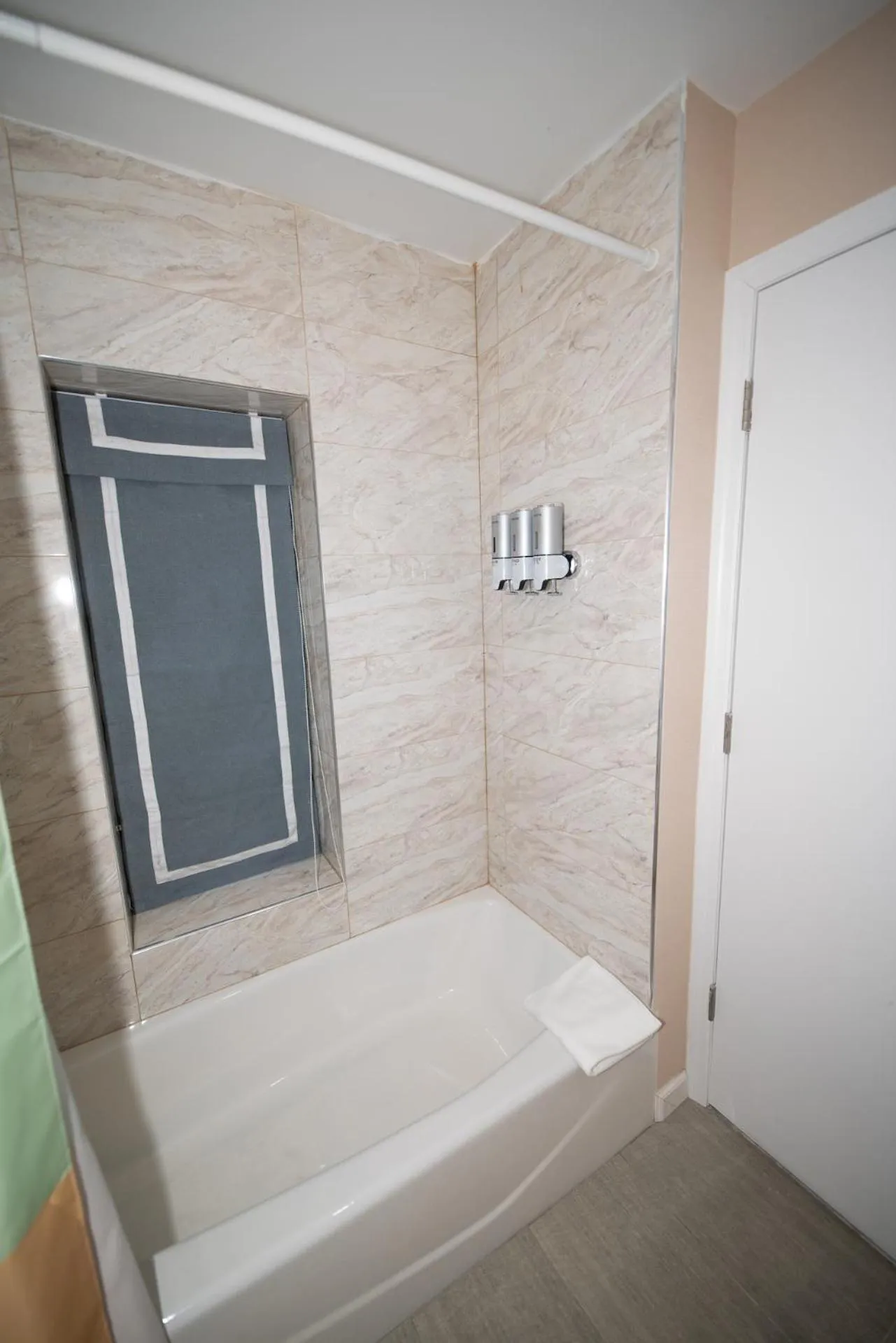 Shower in Flushing Garden Hotel