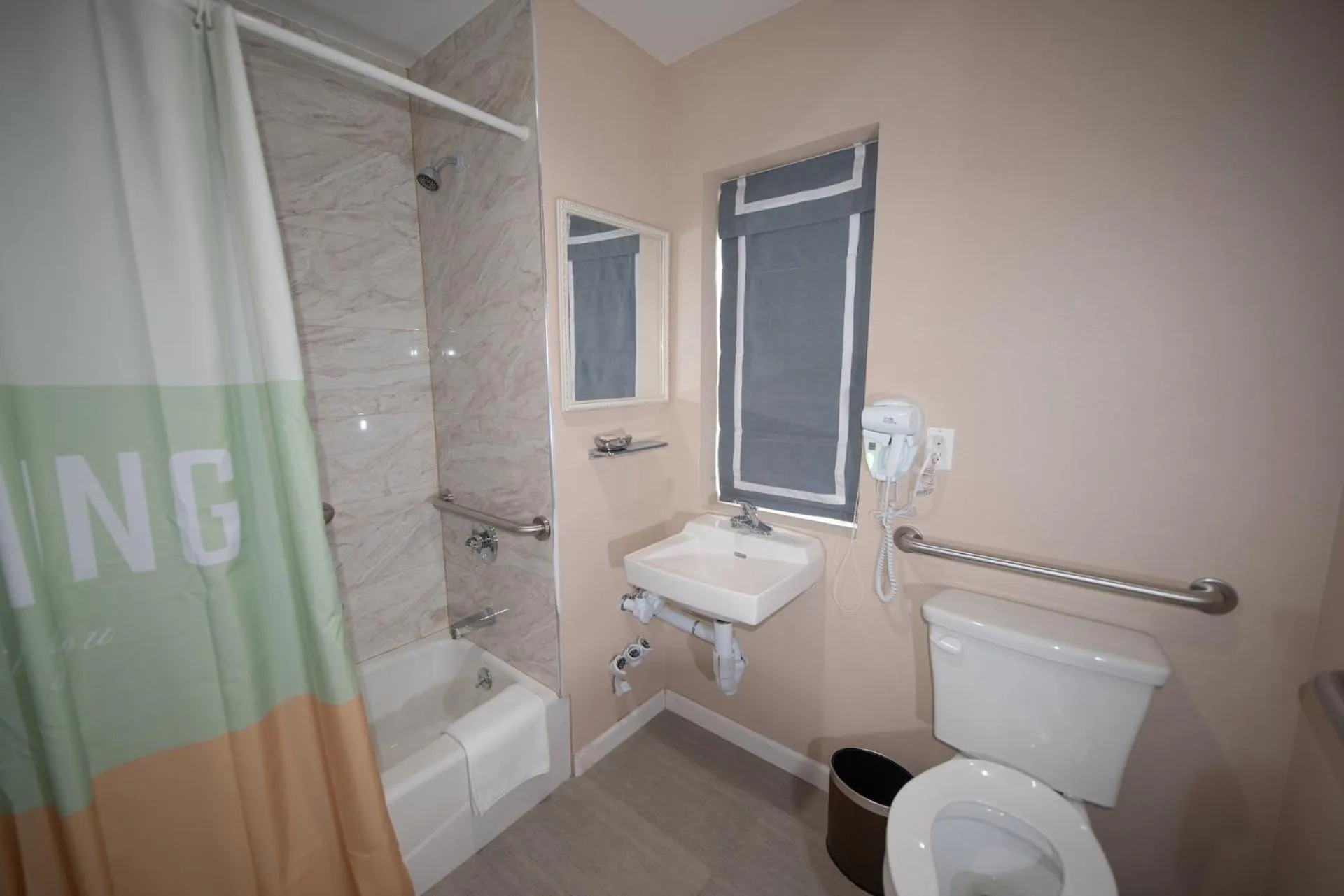 Shower in Flushing Garden Hotel