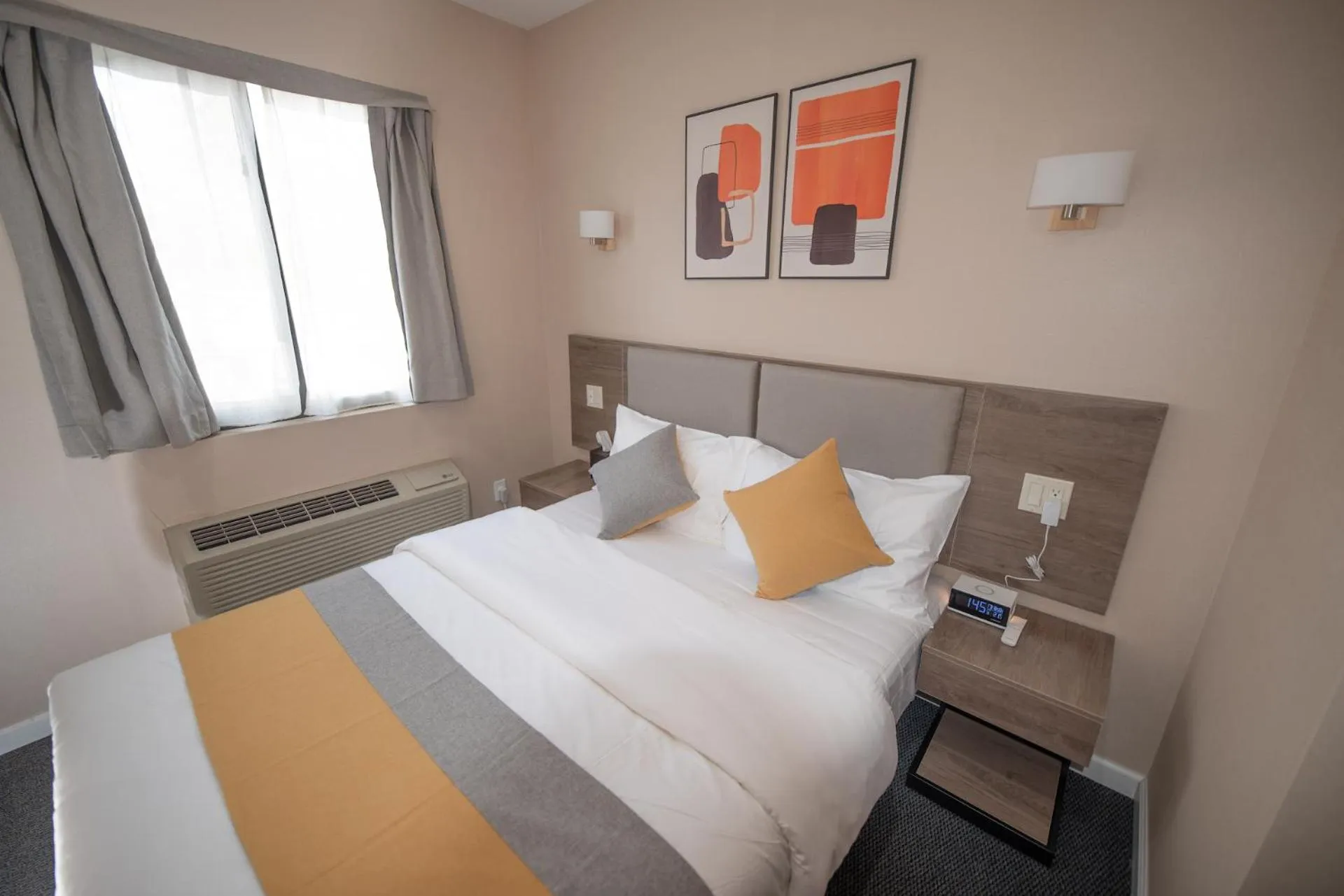 Bedroom, Bed in Flushing Garden Hotel