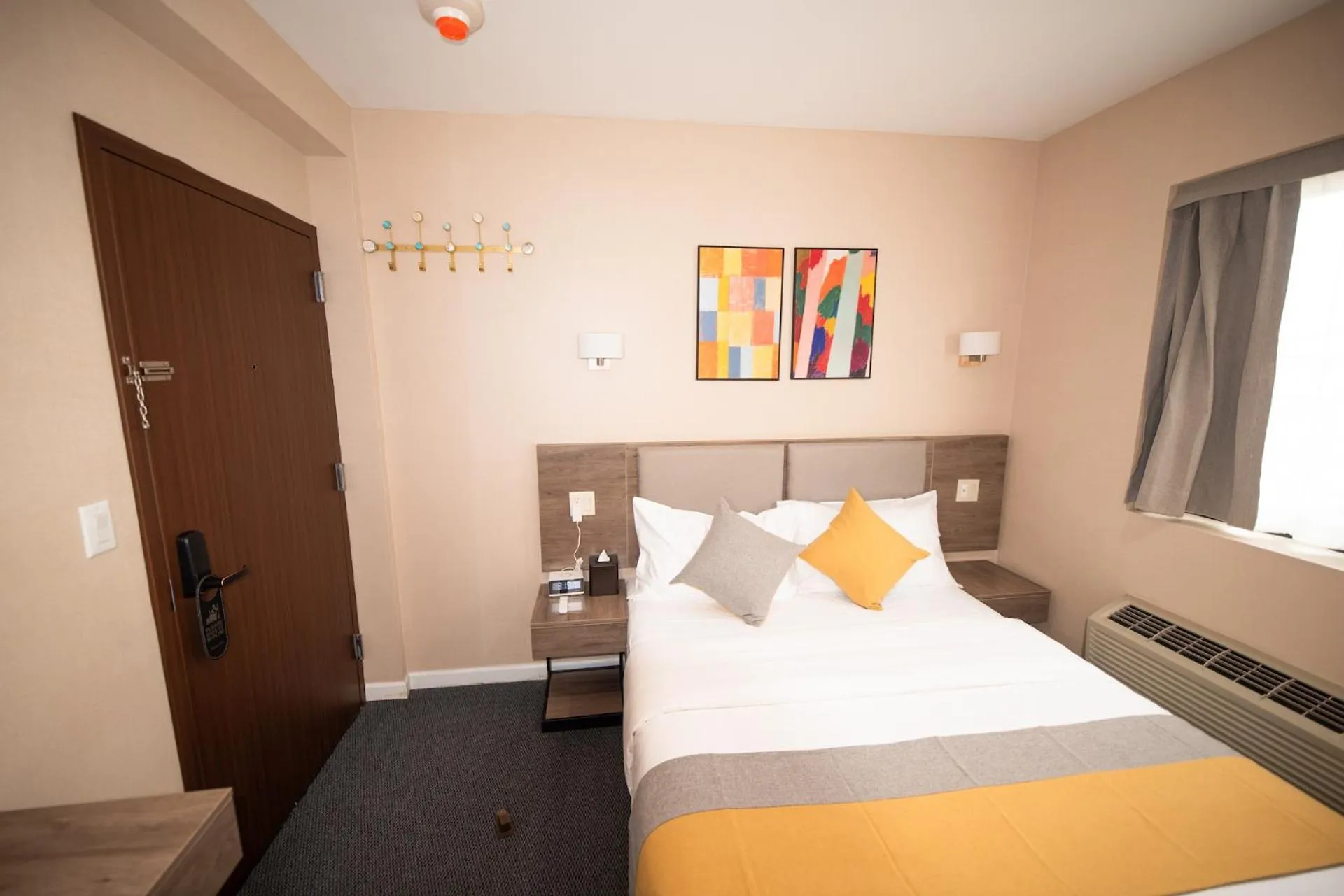 Bed in Flushing Garden Hotel