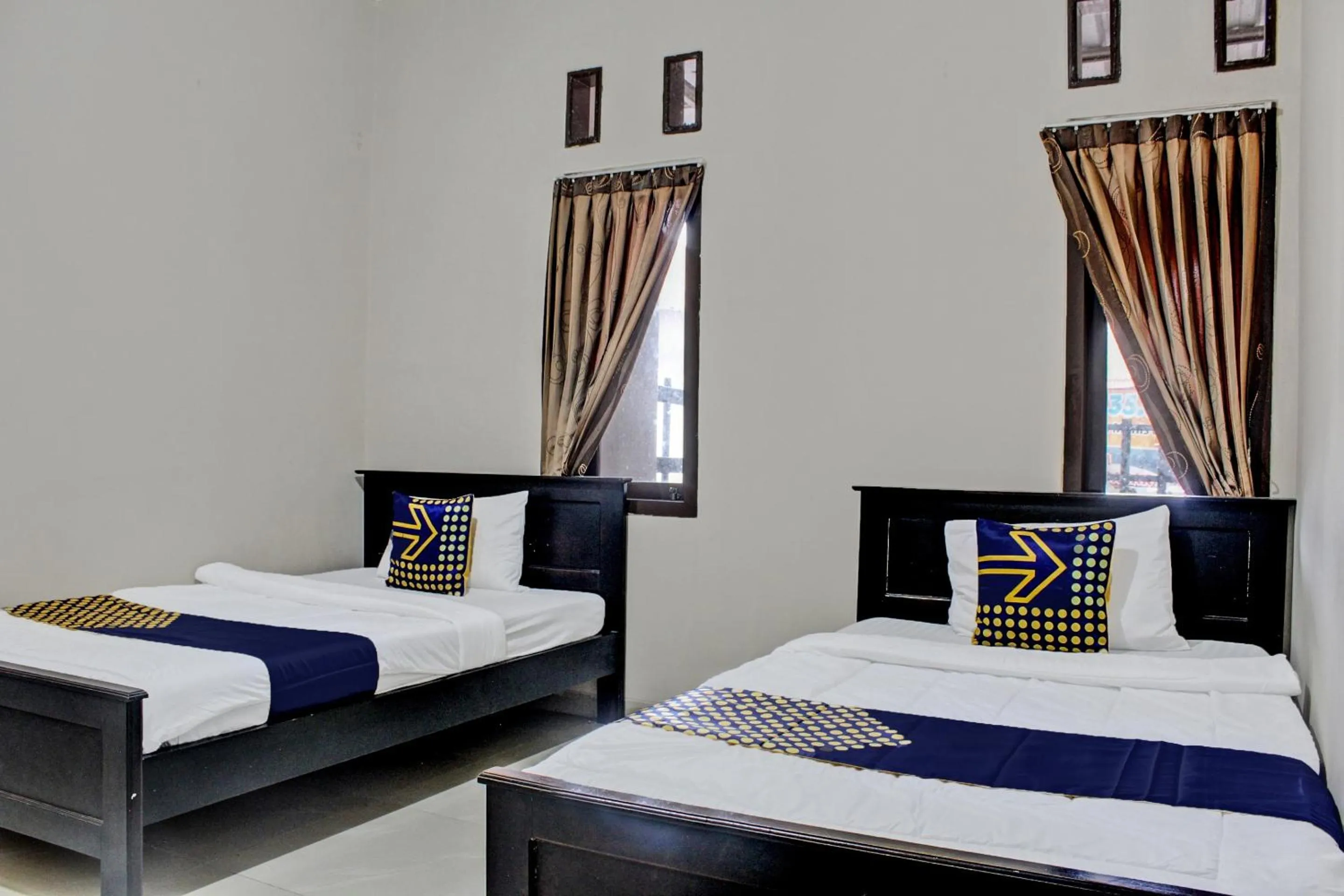 Bedroom, Bed in OYO Life 92509 Maulana Guest House Simpur