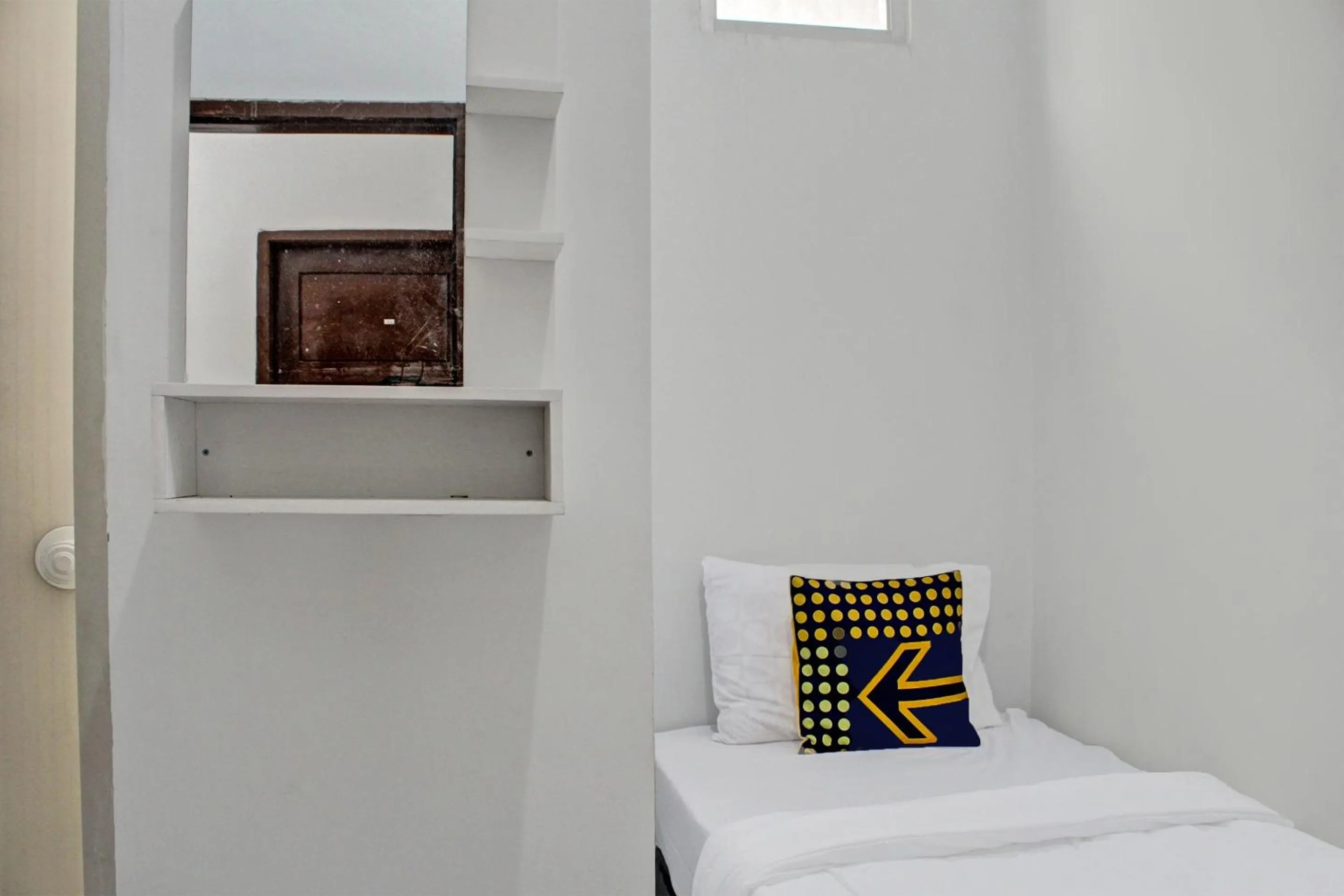 Bedroom, Bed in OYO Life 92509 Maulana Guest House Simpur