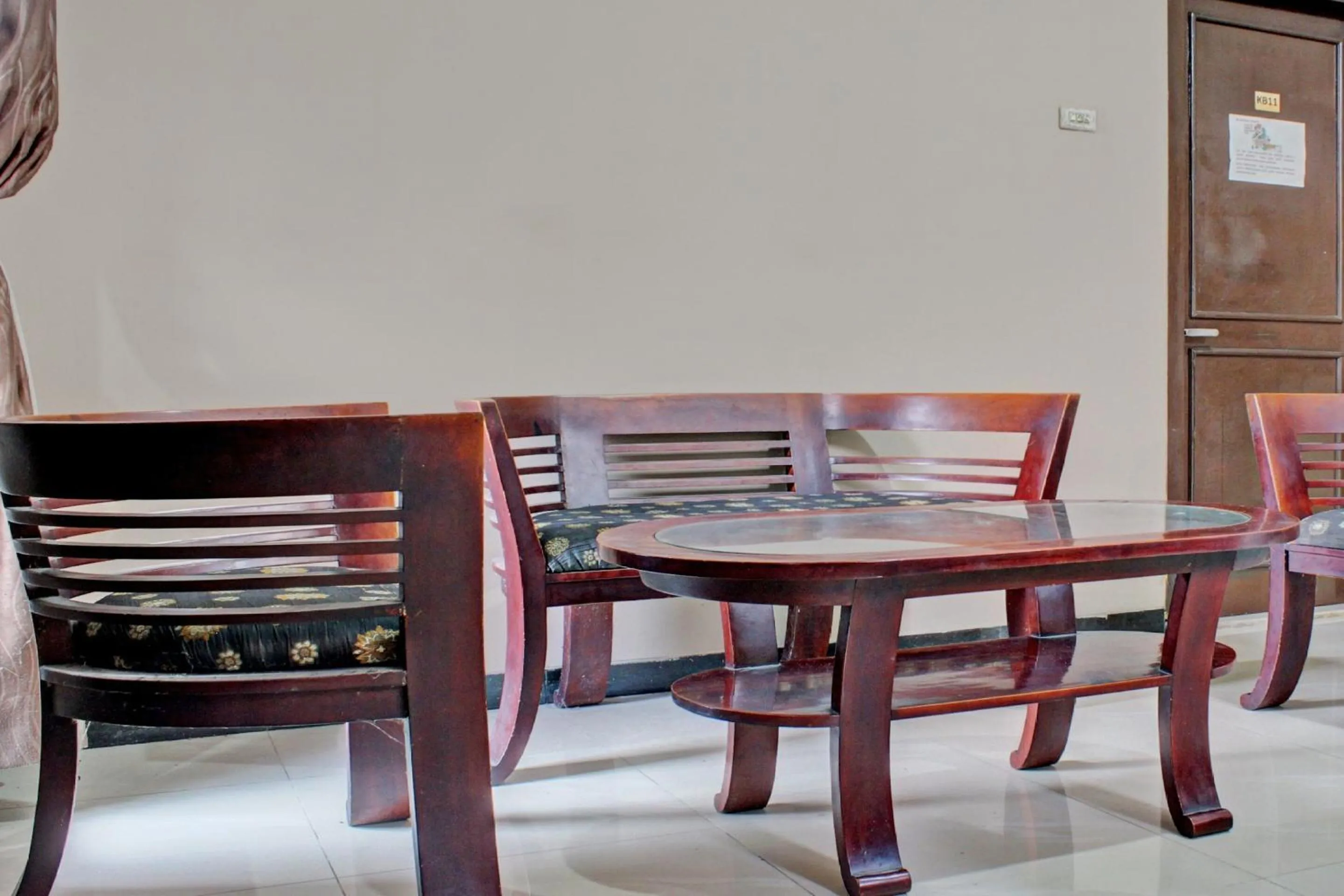 Lobby or reception in OYO Life 92509 Maulana Guest House Simpur