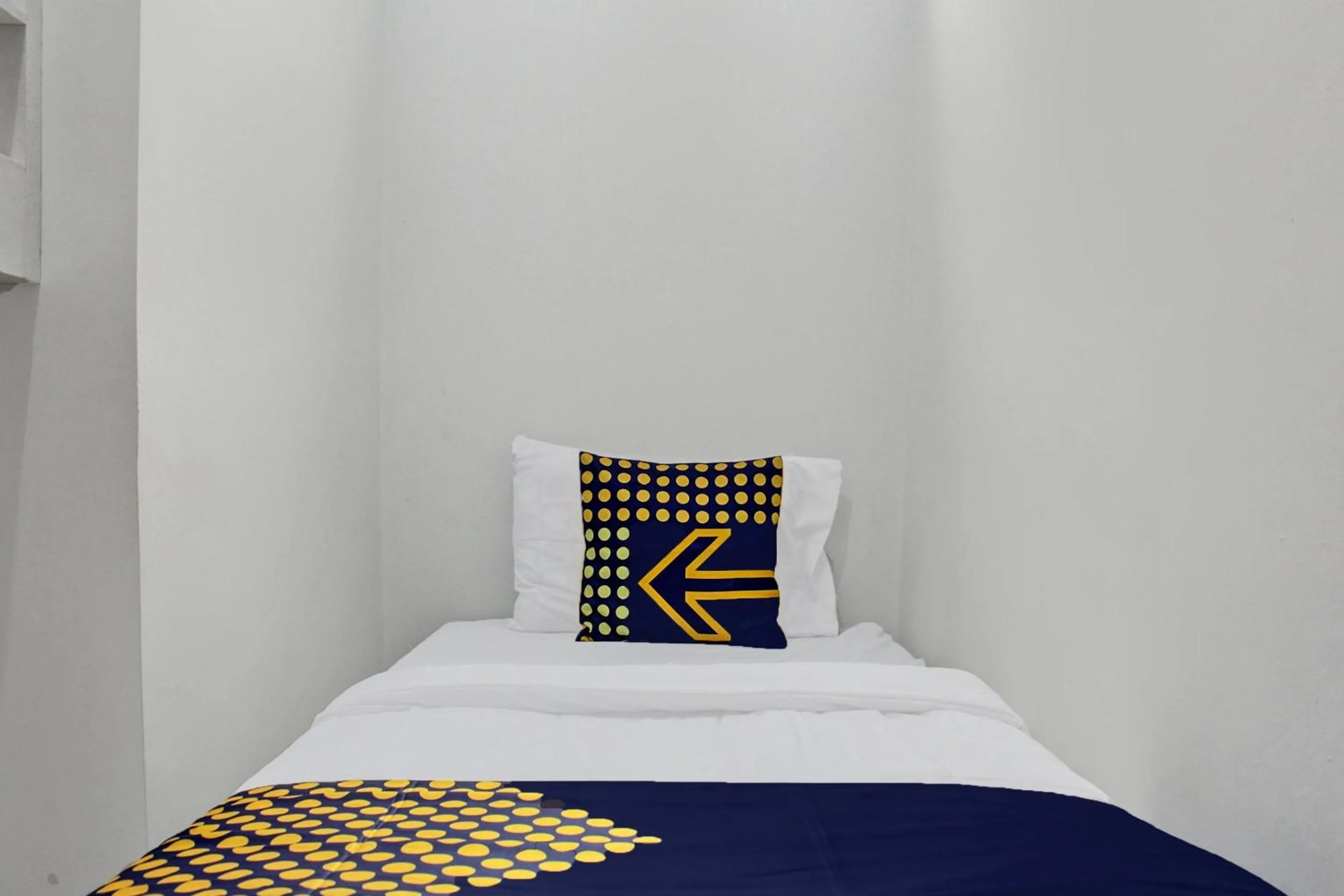 Bedroom, Bed in OYO Life 92509 Maulana Guest House Simpur