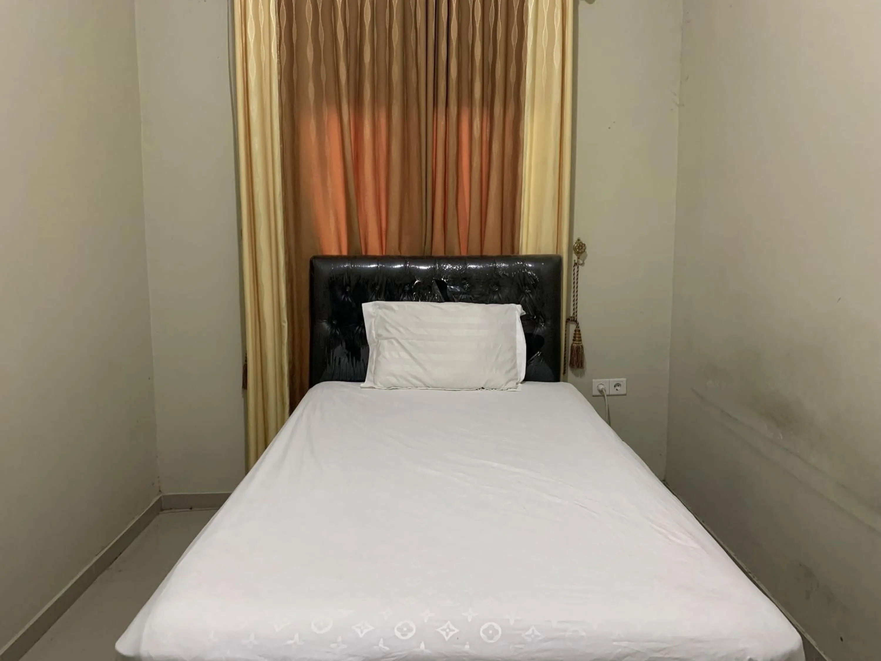 Bedroom, Bed in SPOT ON 92544 Senja Homestay