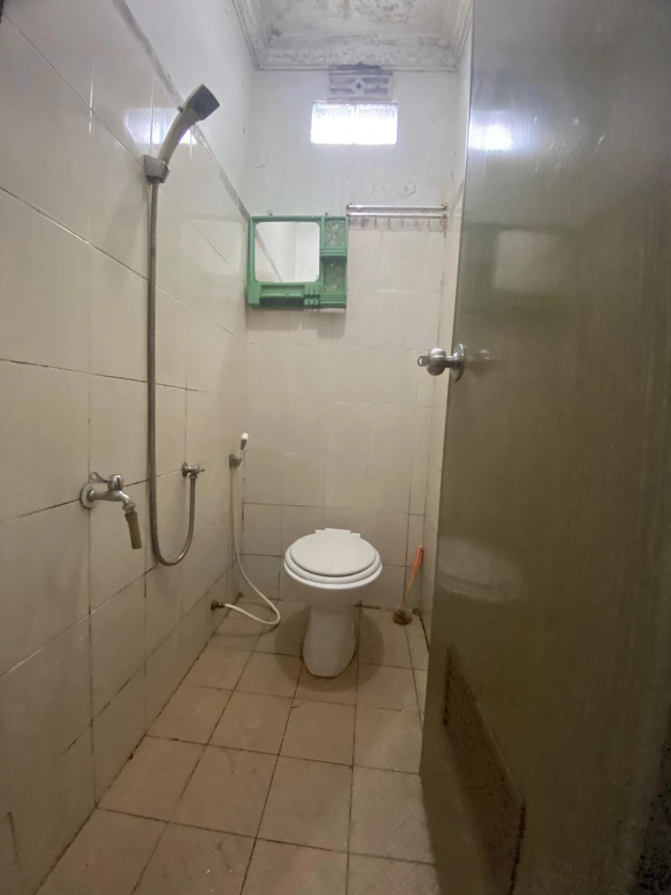 Bathroom in SPOT ON 92544 Senja Homestay