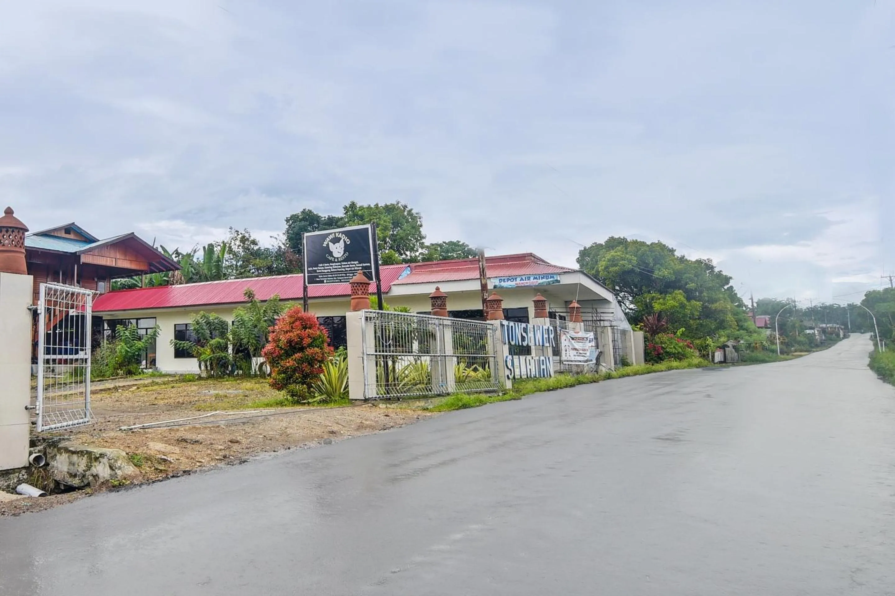 Facade/entrance in Hotel O Wawi Kadio Homestay