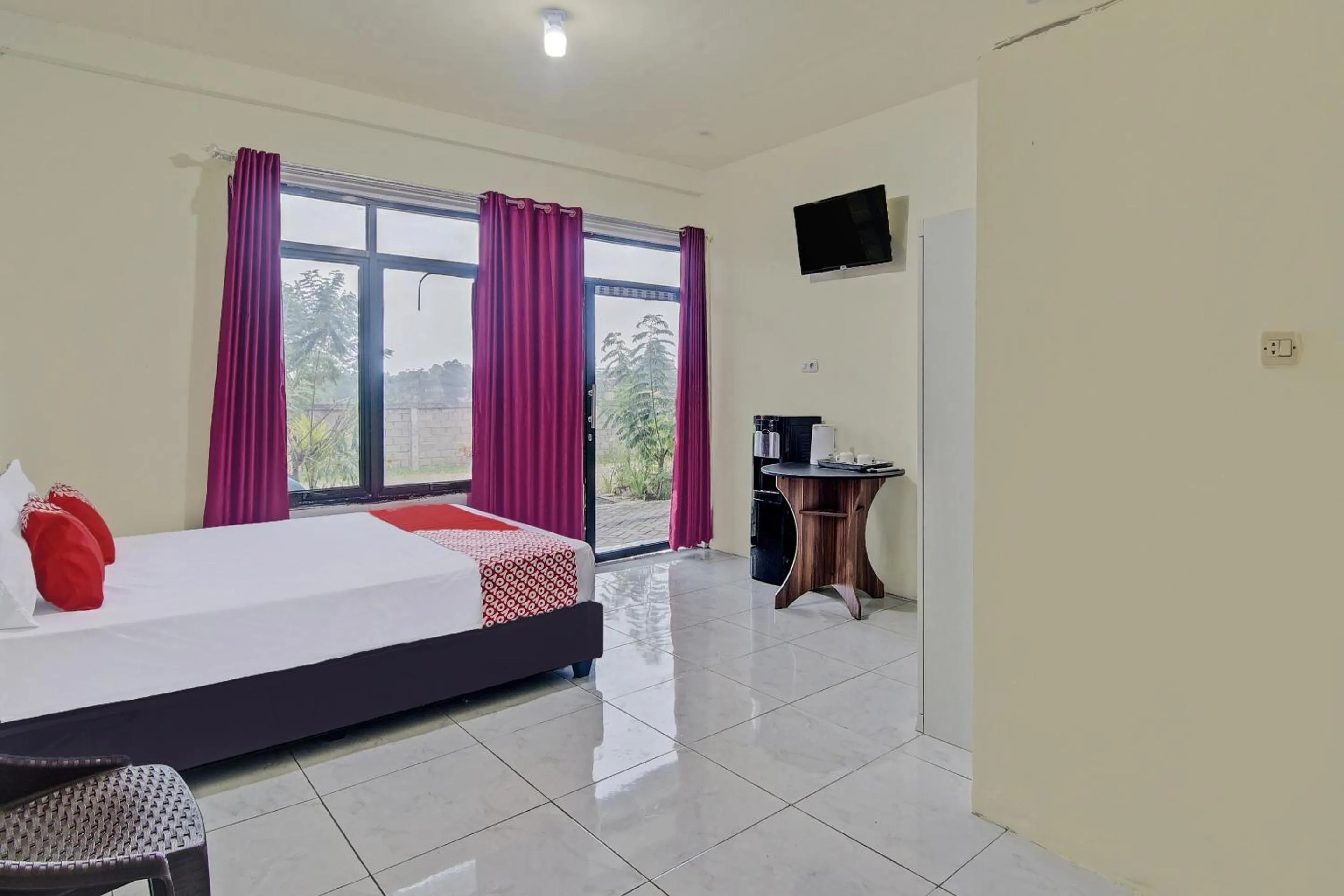 Bedroom, Bed in Hotel O Wawi Kadio Homestay