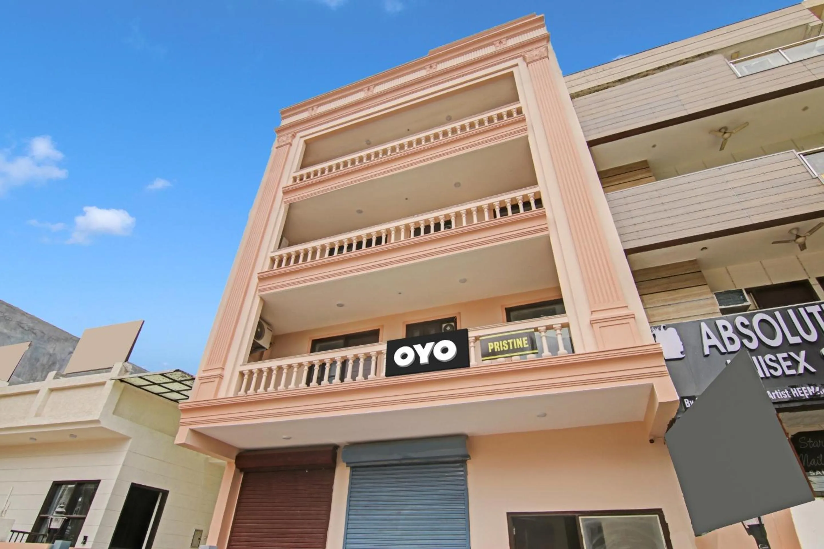 Facade/entrance in Hotel O Pristine