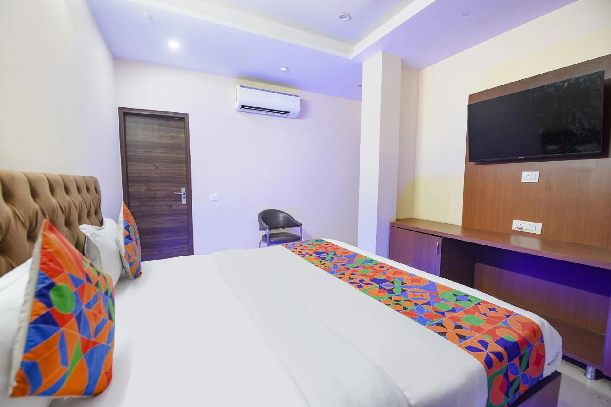 Bedroom in FabHotel Mannat Bhera Enclave