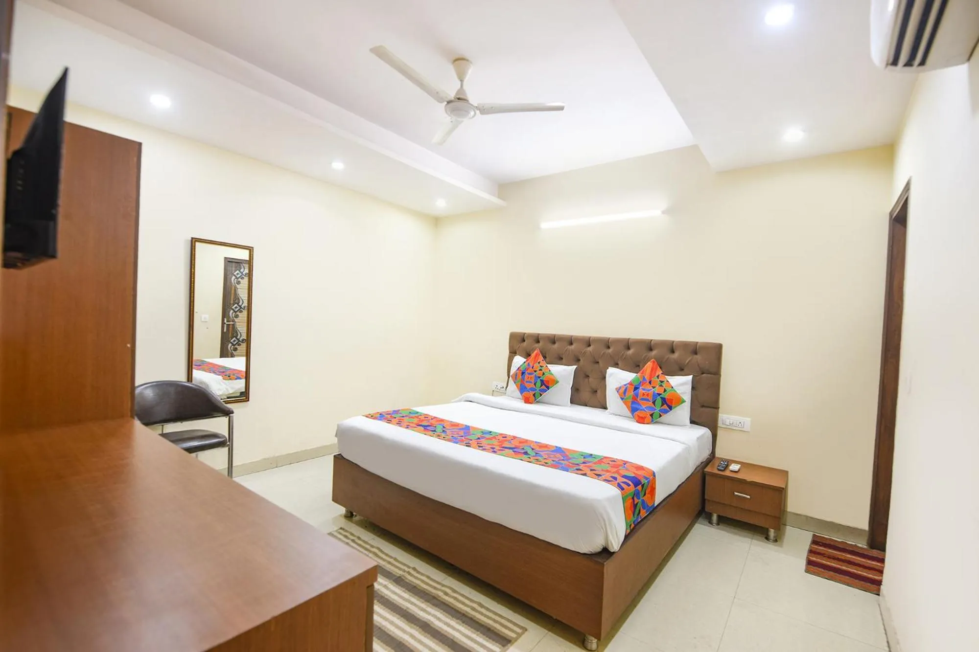 Bedroom in FabHotel Mannat Bhera Enclave