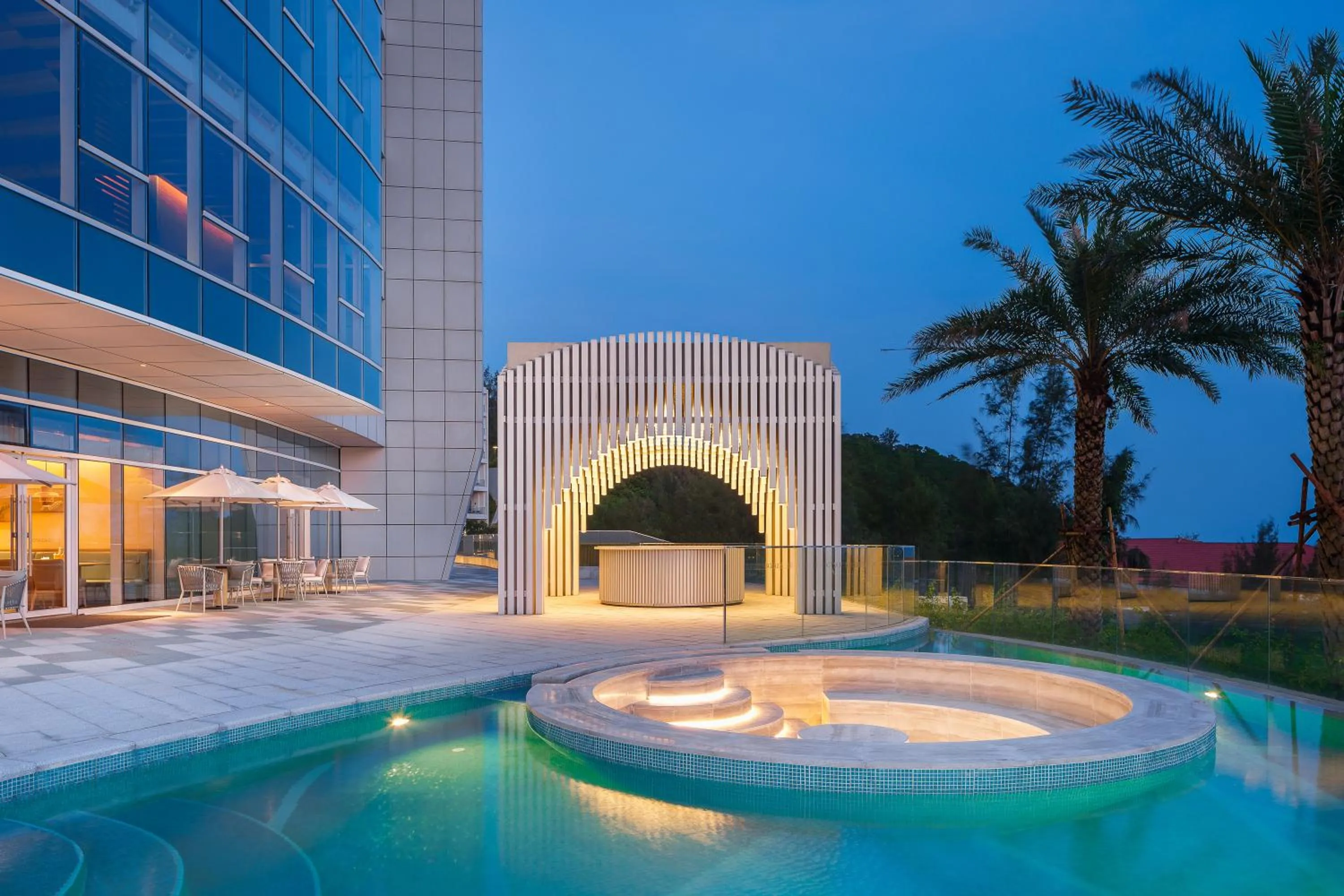 Swimming pool in Sheraton Beihai Resort