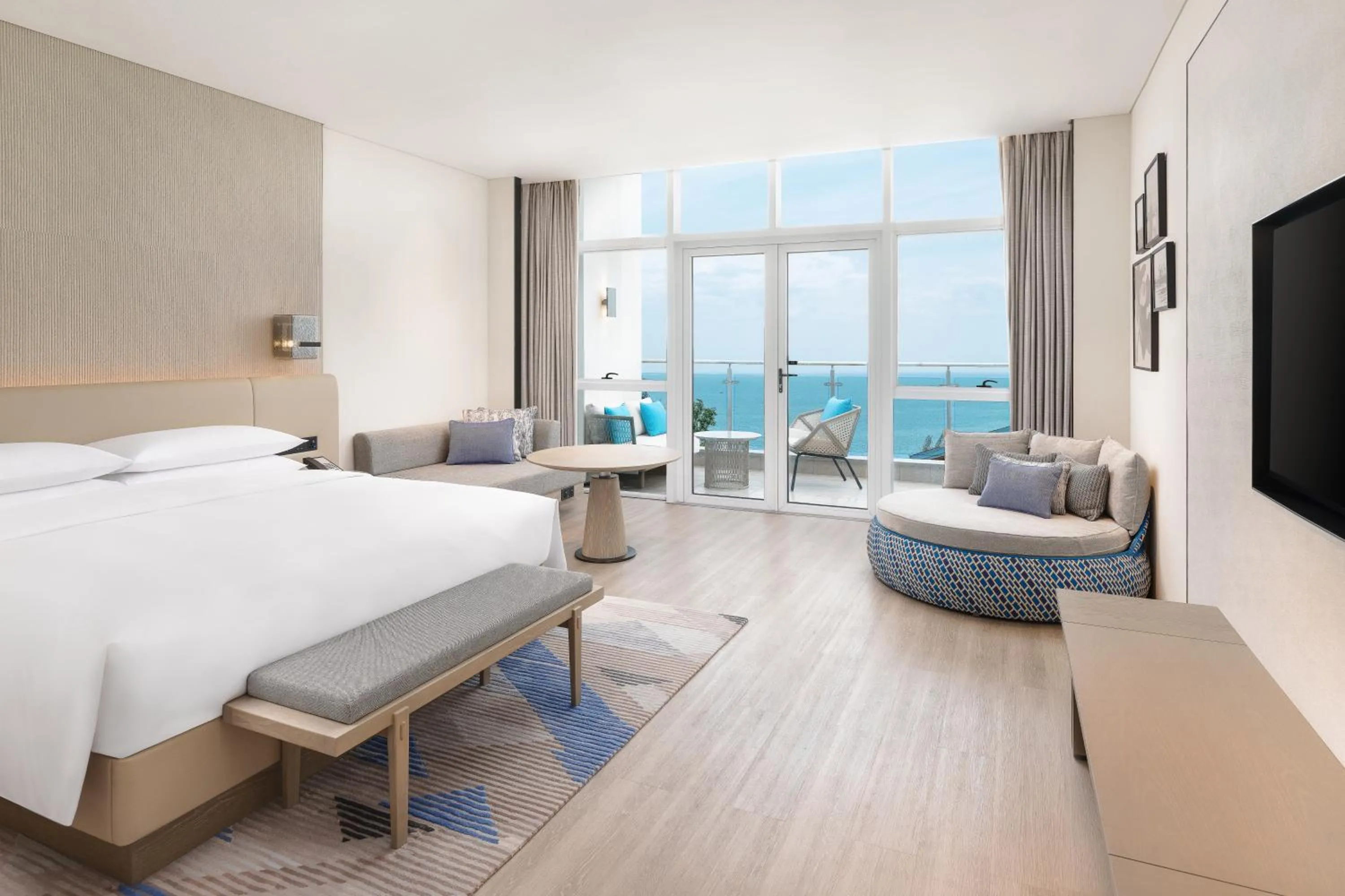 View (from property/room), Bed in Sheraton Beihai Resort
