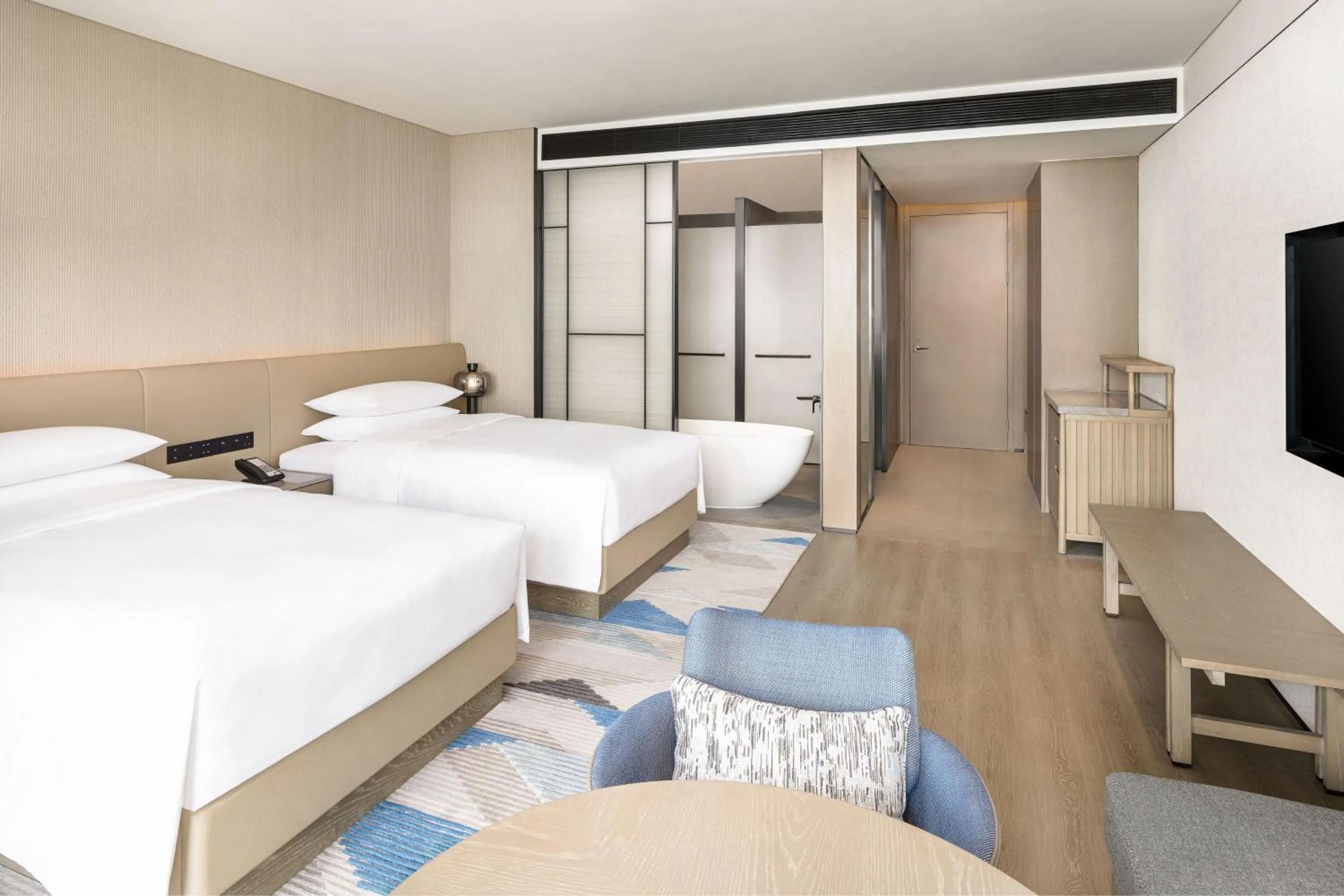 Photo of the whole room, Bed in Sheraton Beihai Resort