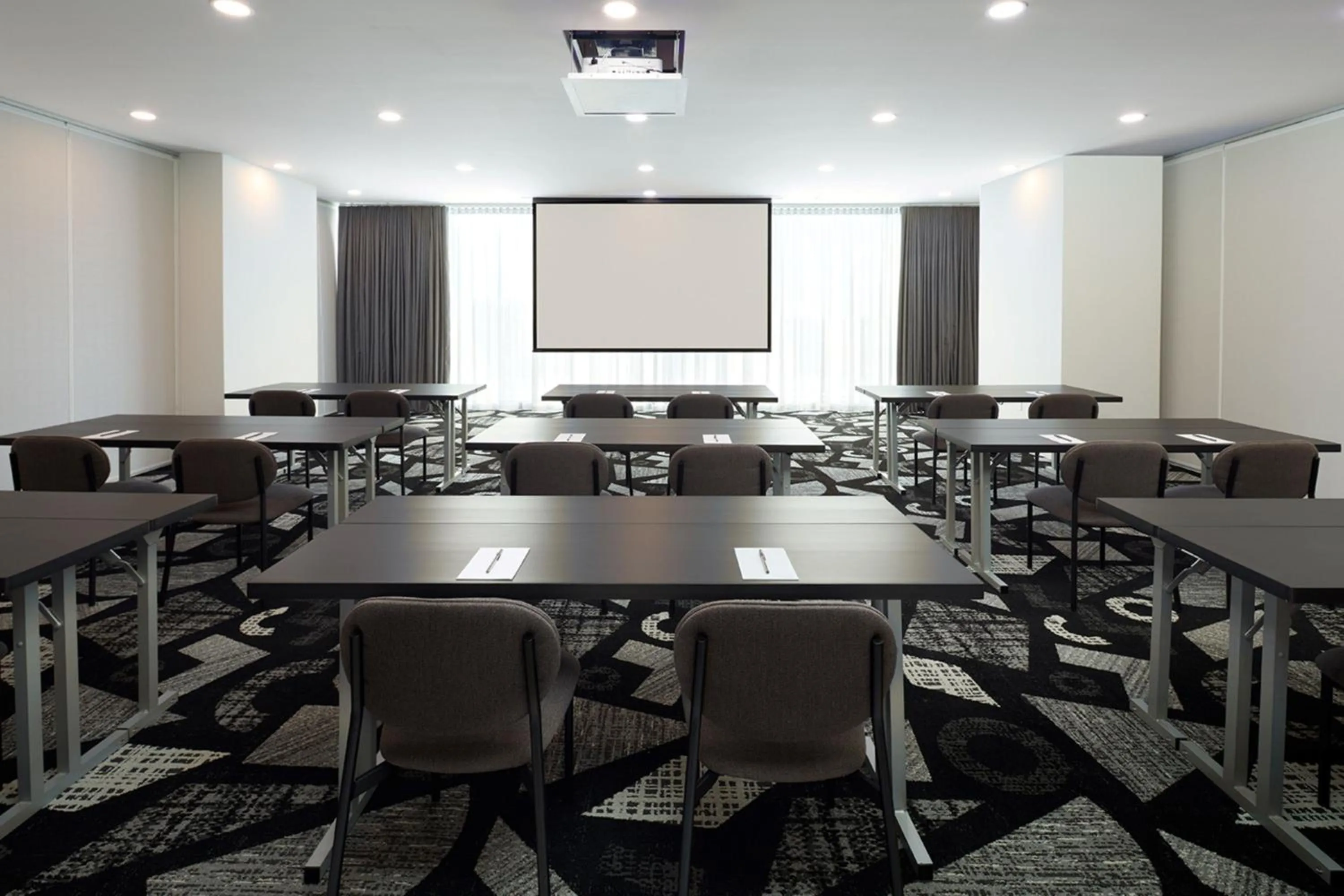 Meeting/conference room in Courtyard by Marriott Montreal Laval