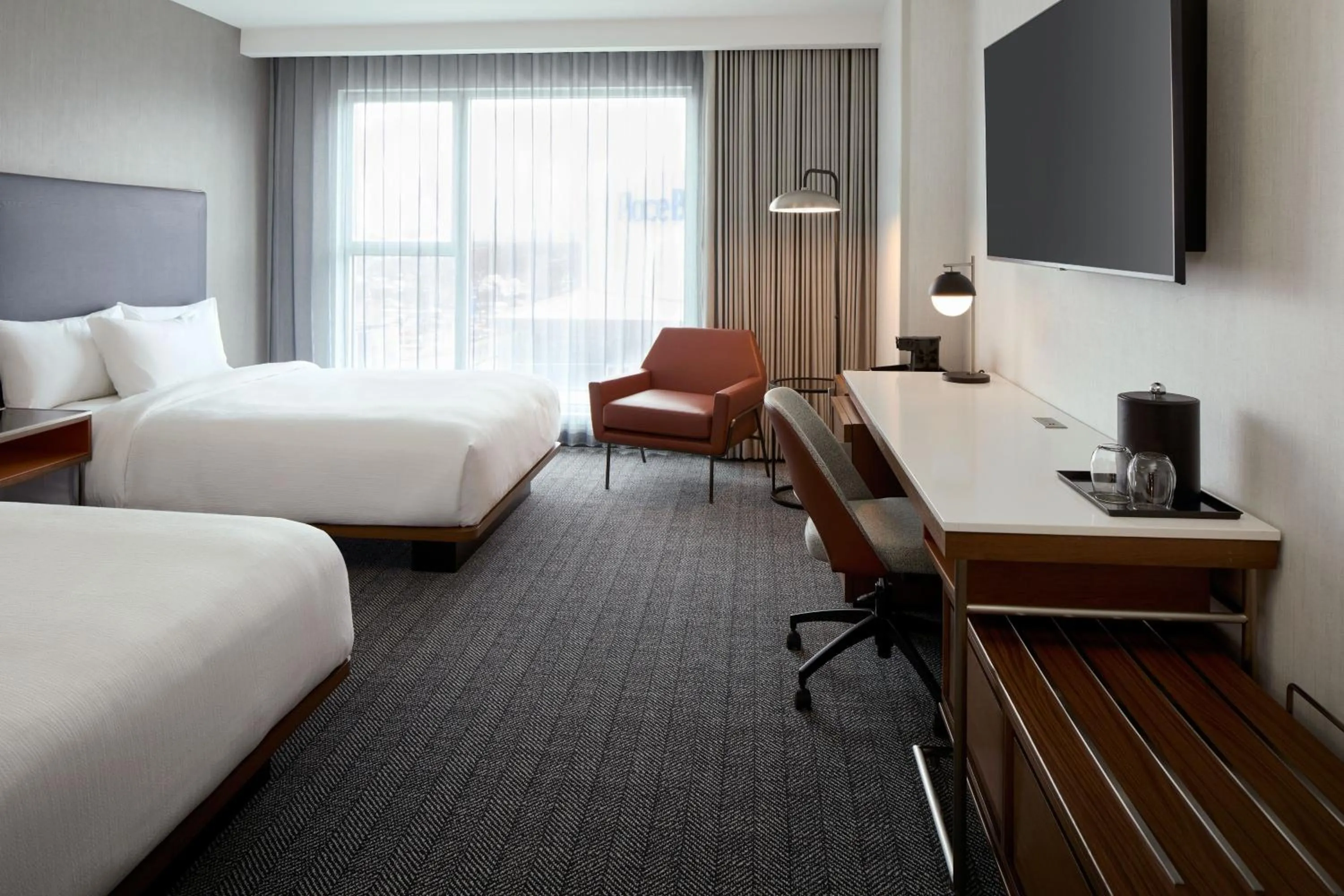 Photo of the whole room, Bed in Courtyard by Marriott Montreal Laval