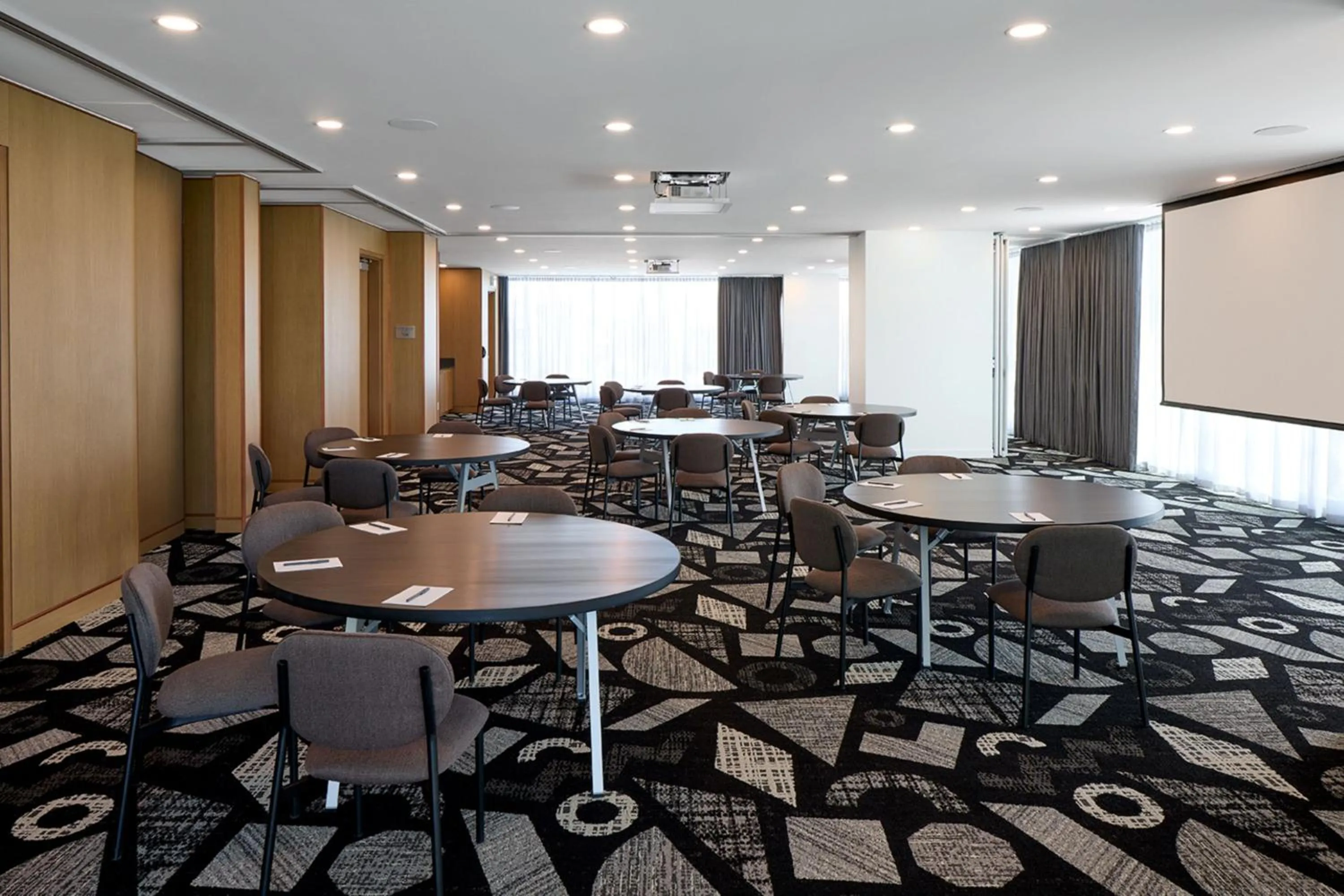Meeting/conference room in Courtyard by Marriott Montreal Laval