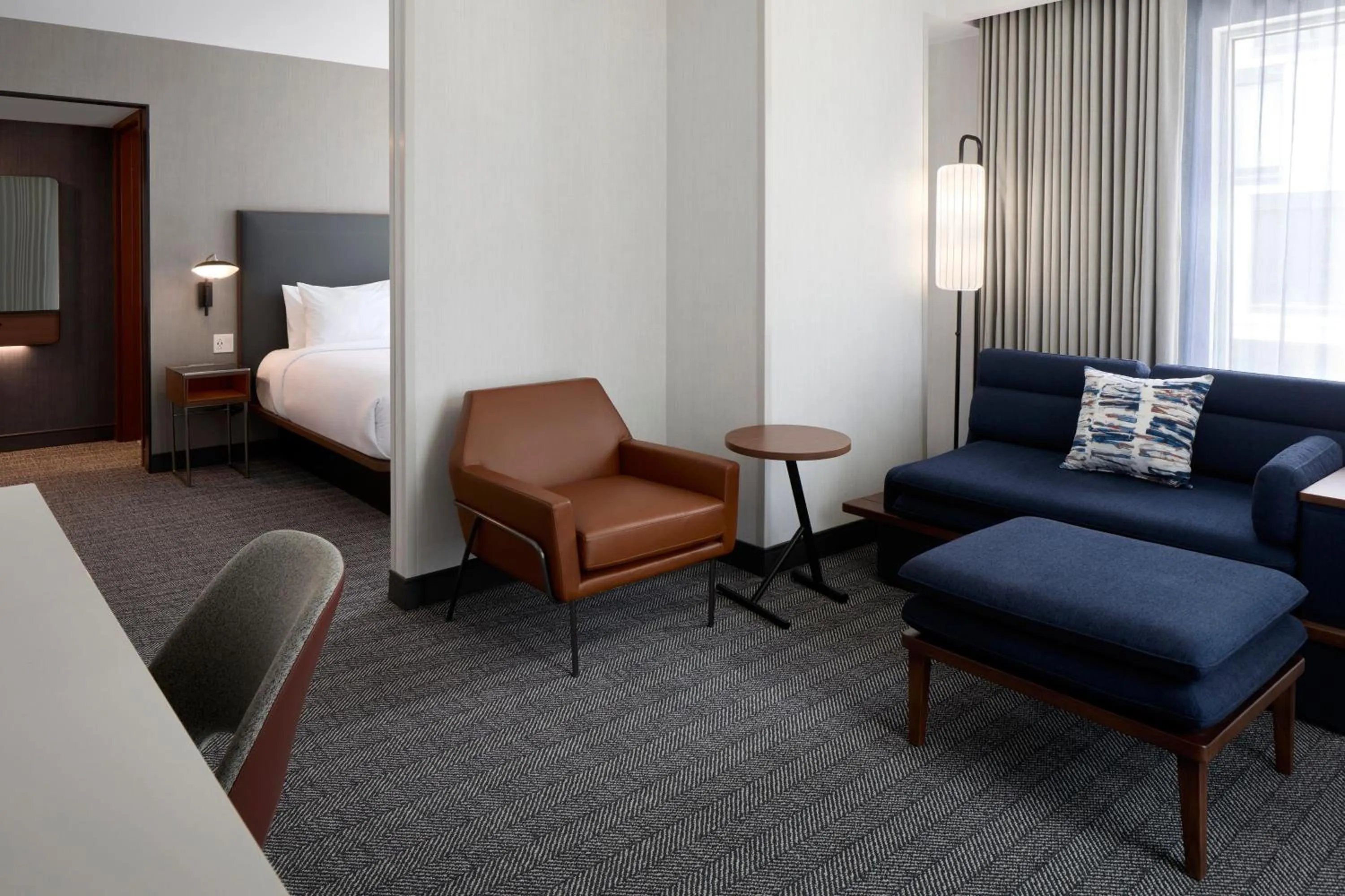 Photo of the whole room, Bed in Courtyard by Marriott Montreal Laval