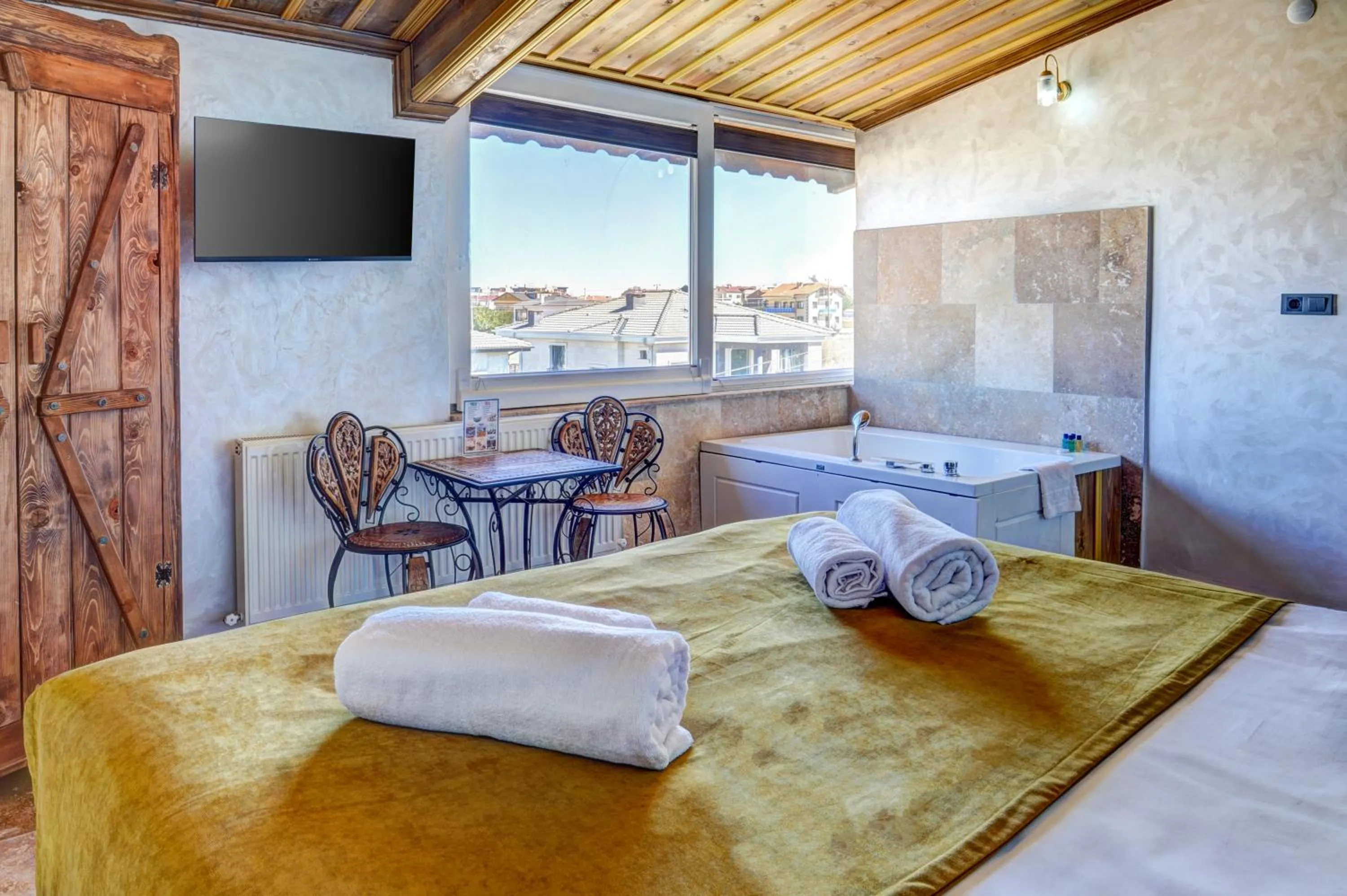 Photo of the whole room, Bed in Moonlight of Cappadocia