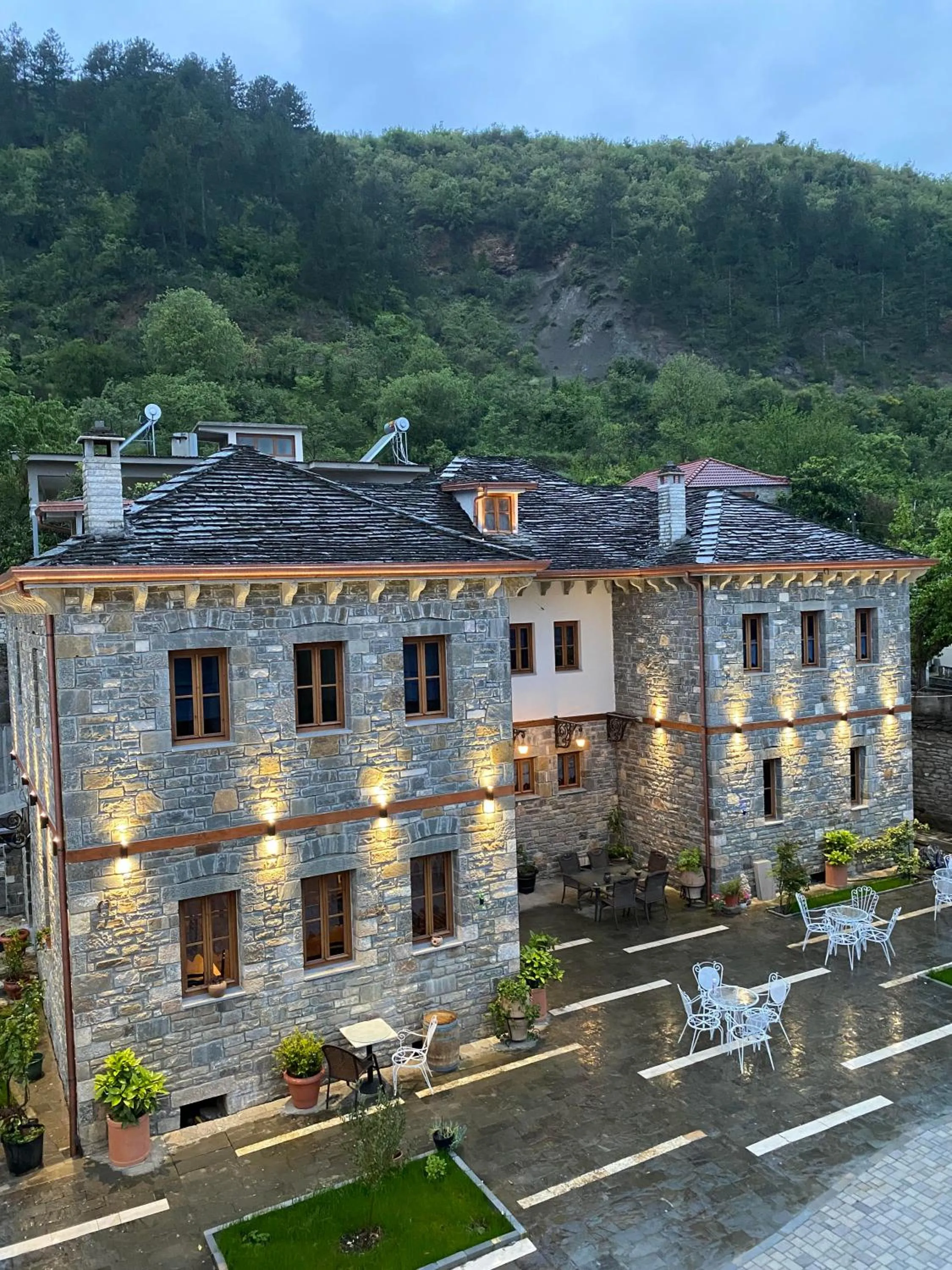 Property building in Hotel Kaso Ervehe