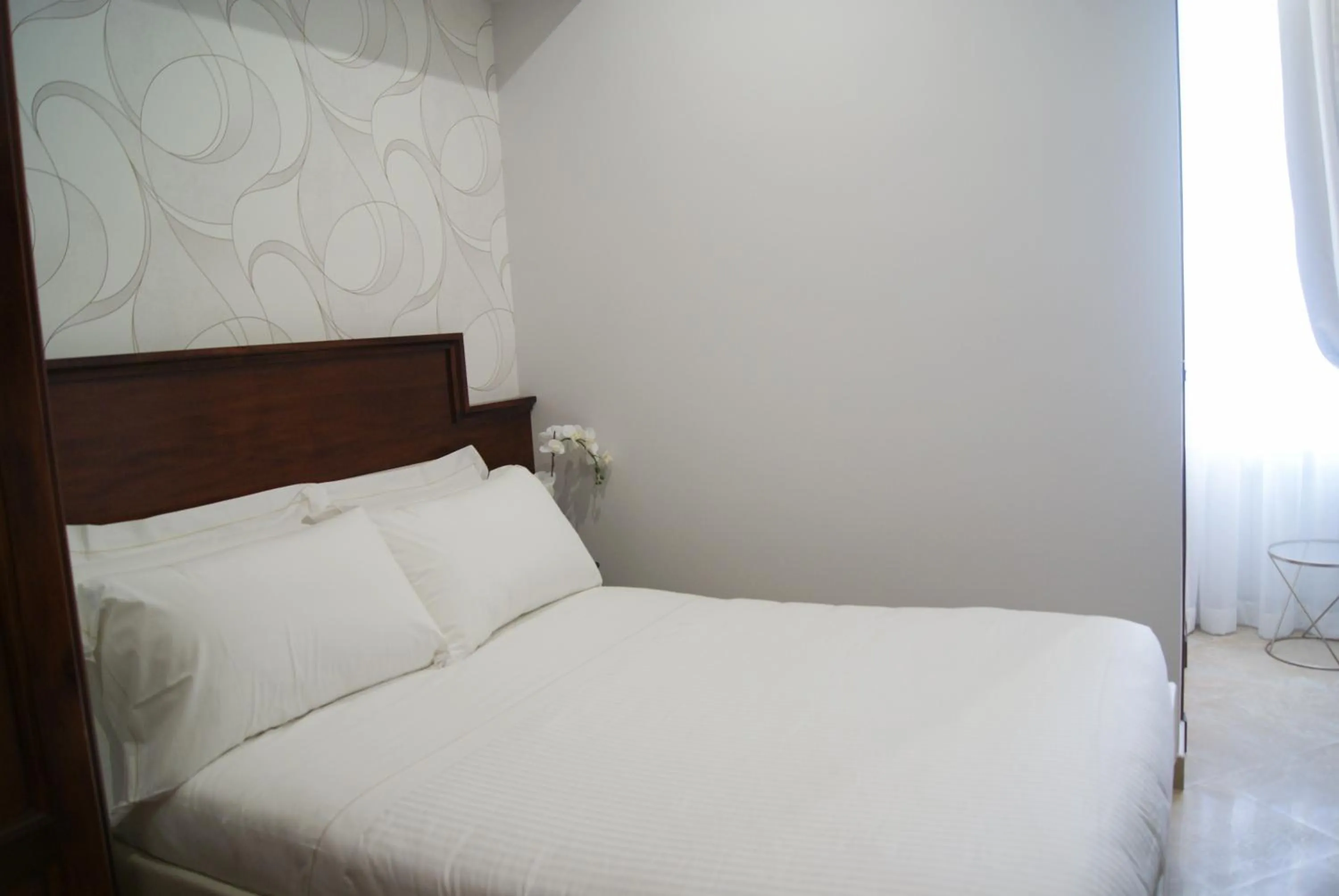 Bed in Glam Luxury Rome