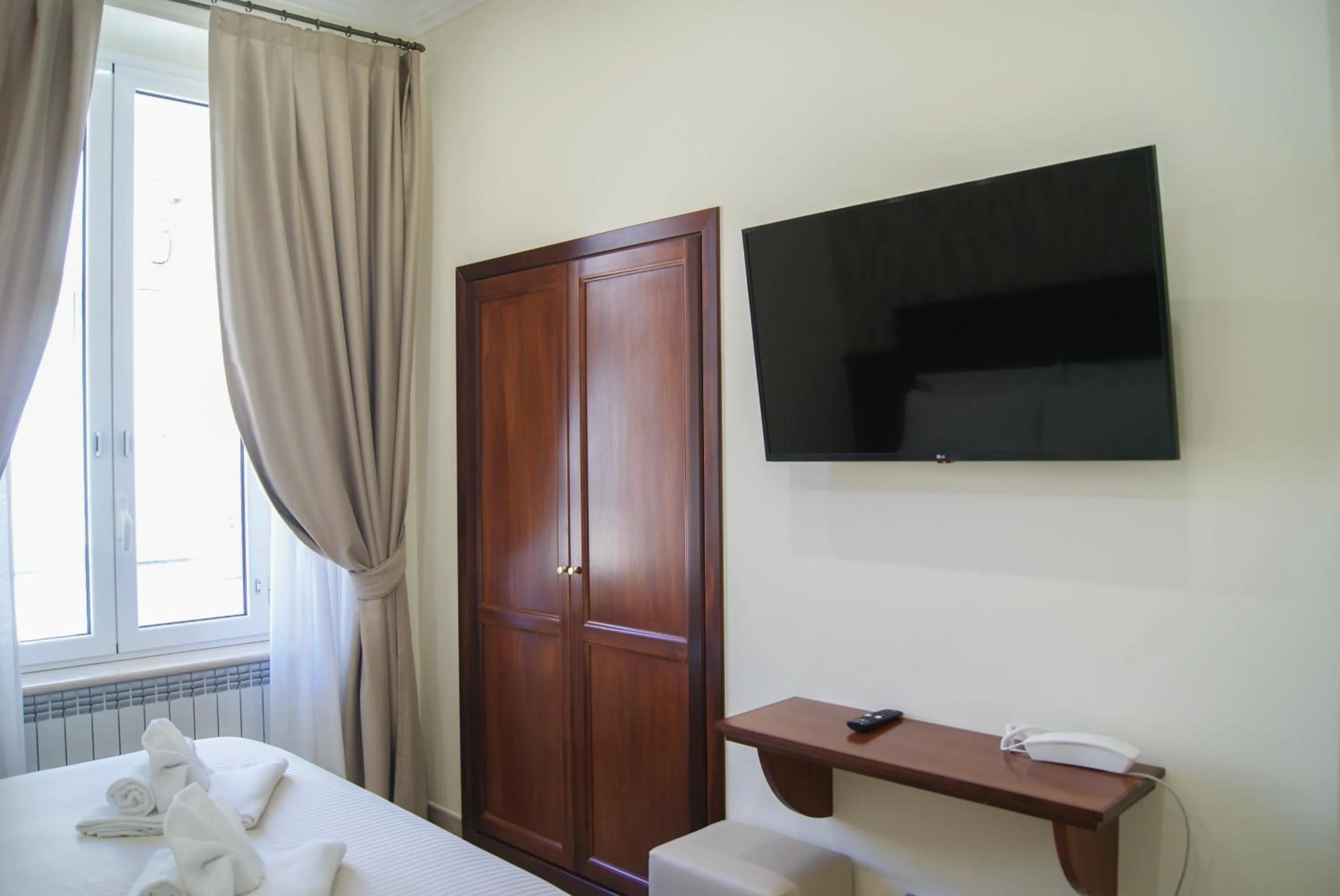 Bed in Glam Luxury Rome