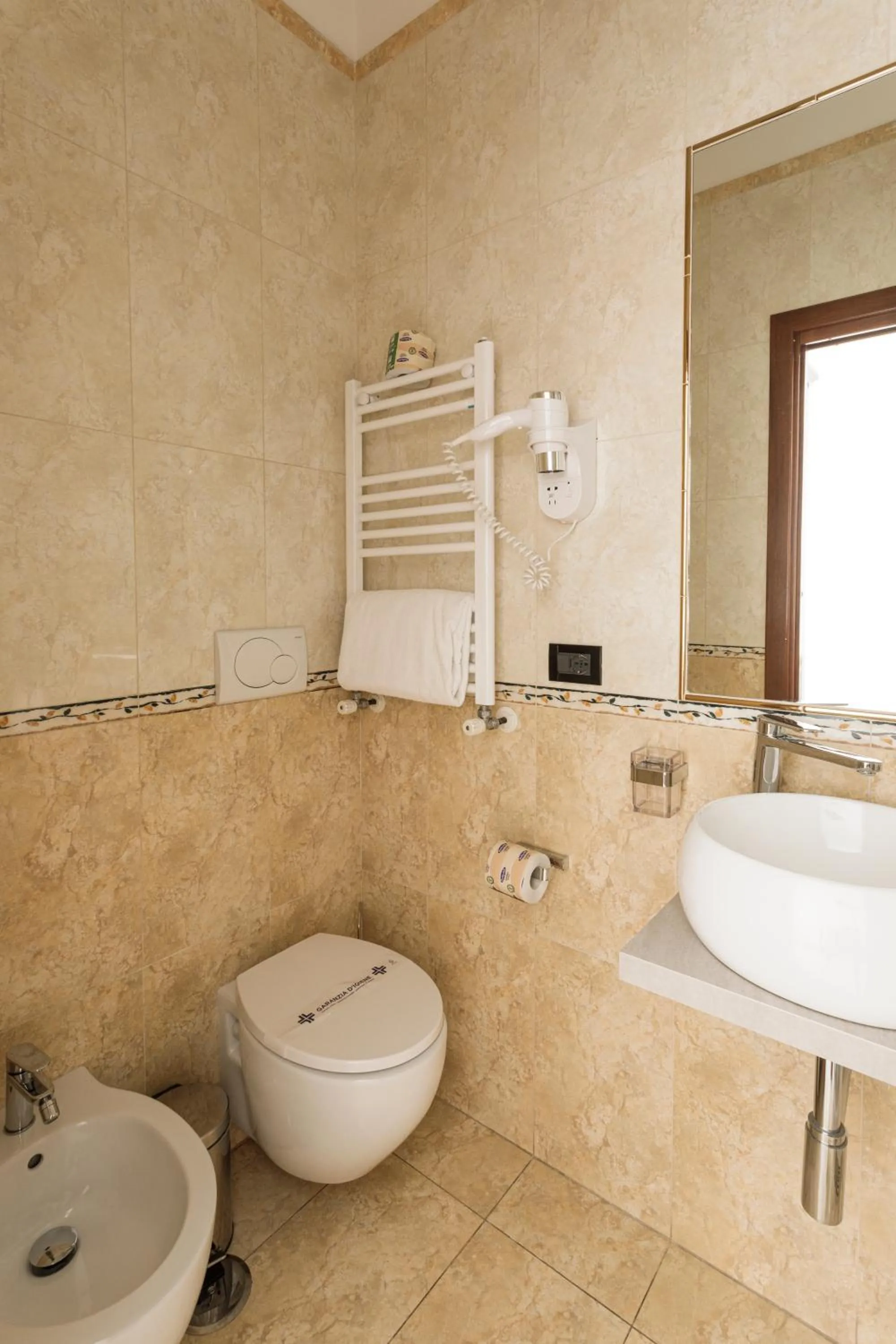 Shower in Glam Luxury Rome