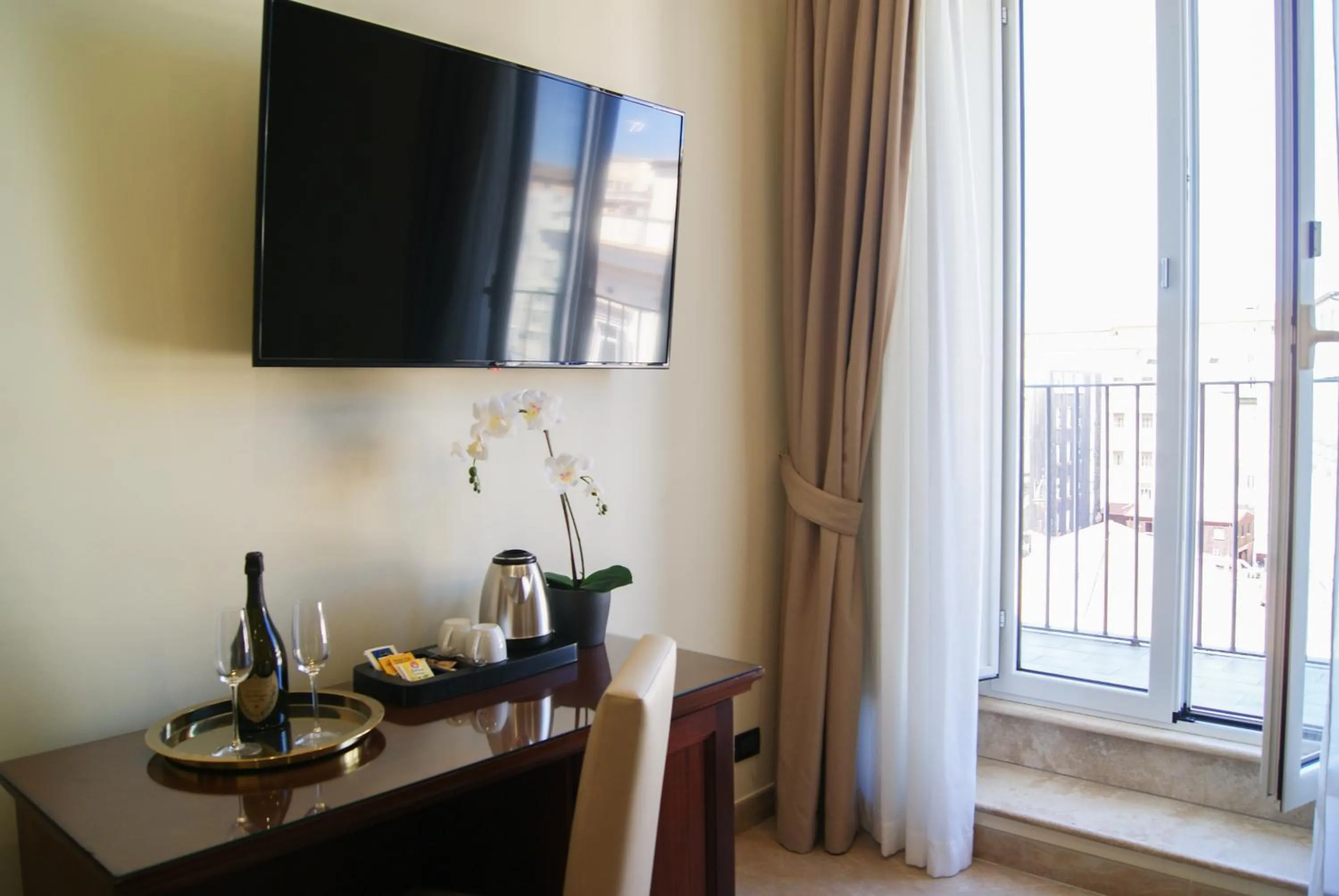 TV and multimedia in Glam Luxury Rome