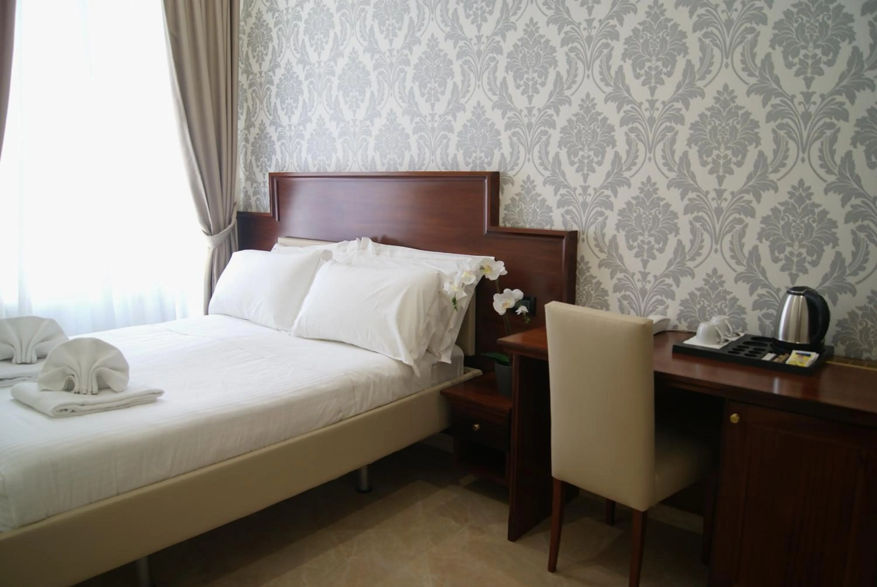 Bed in Glam Luxury Rome