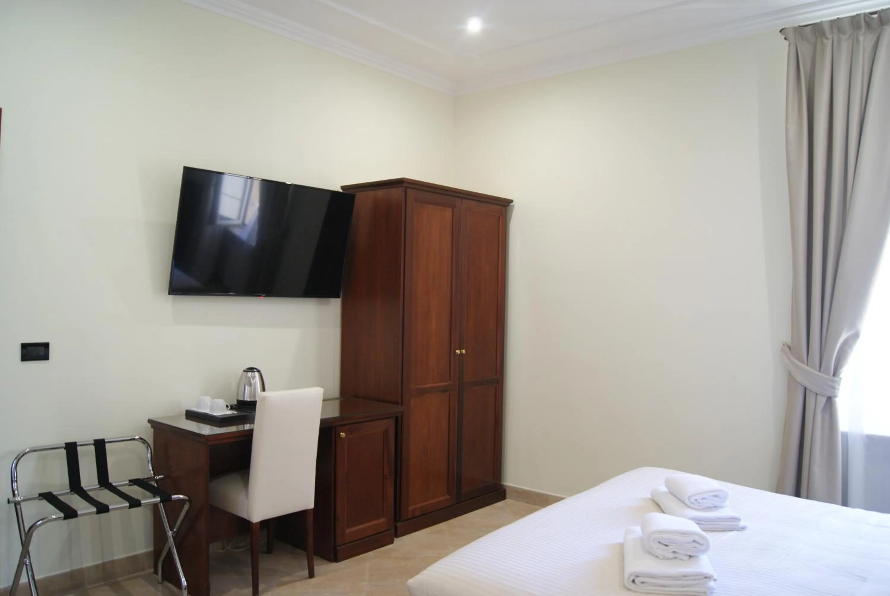 Bed in Glam Luxury Rome