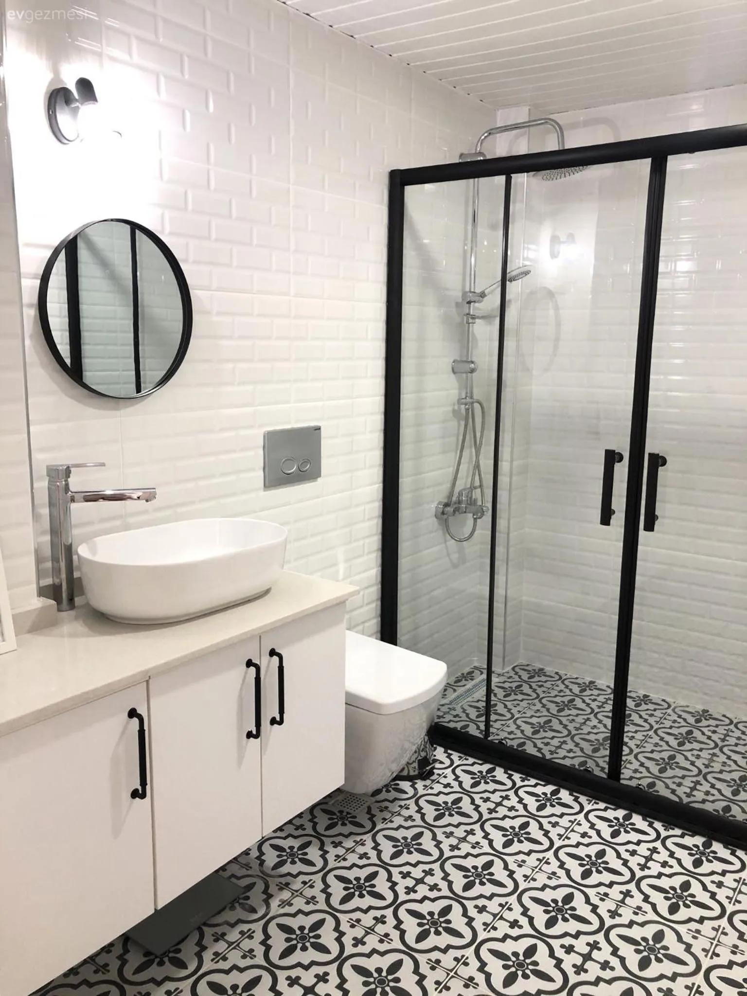 Bathroom in Luu Hotel