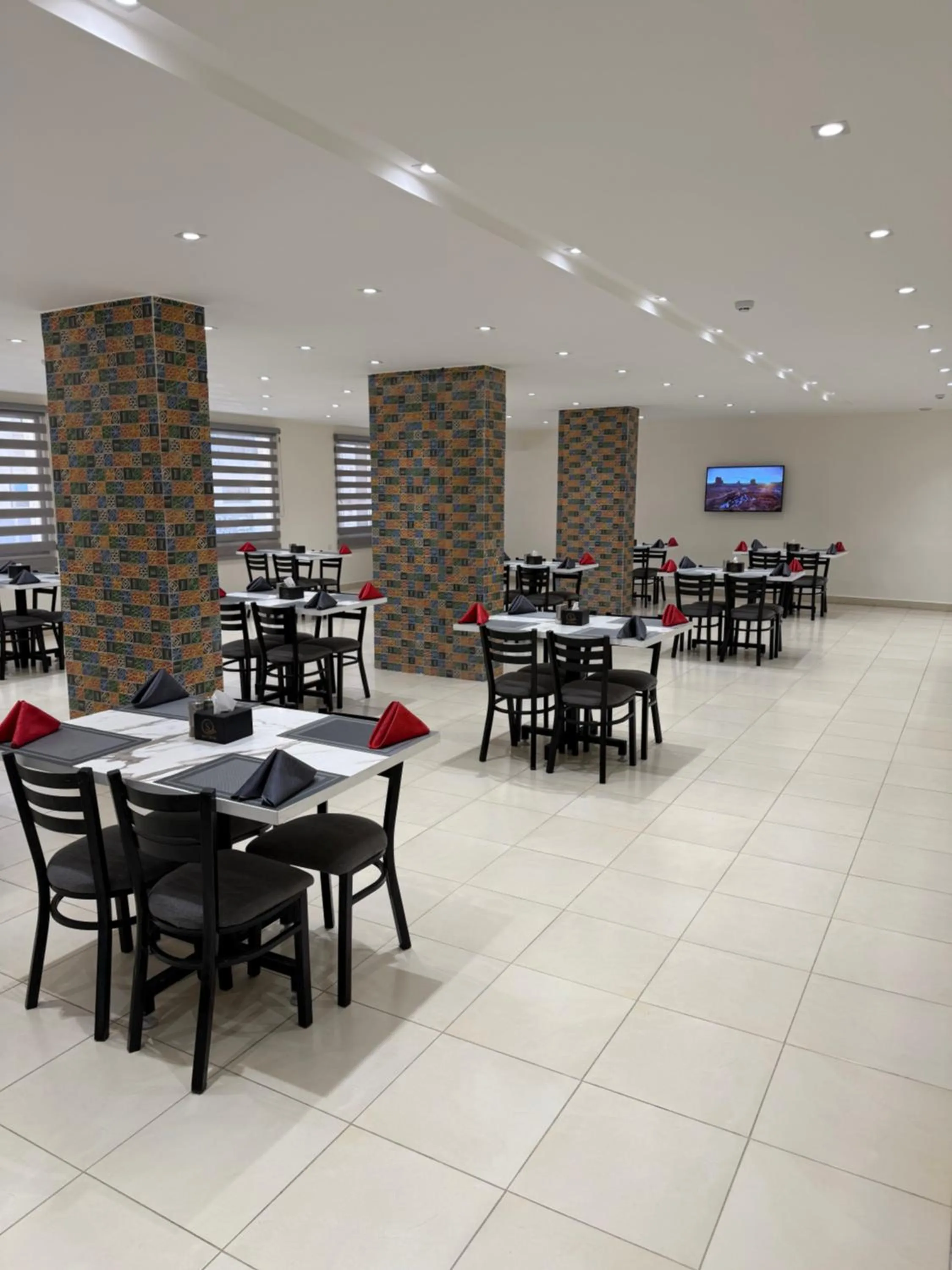 Restaurant/places to eat in Sky Hotel