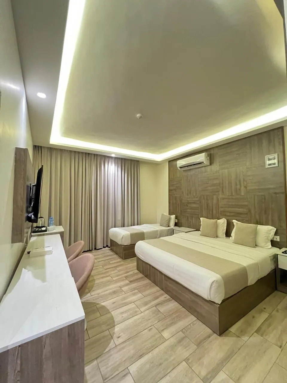 Property building, Bed in Sky Hotel