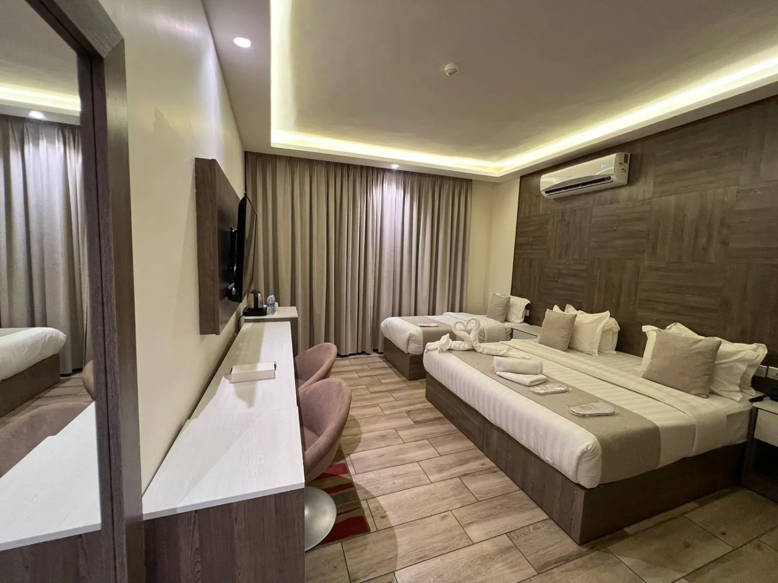 Bedroom, Bed in Sky Hotel