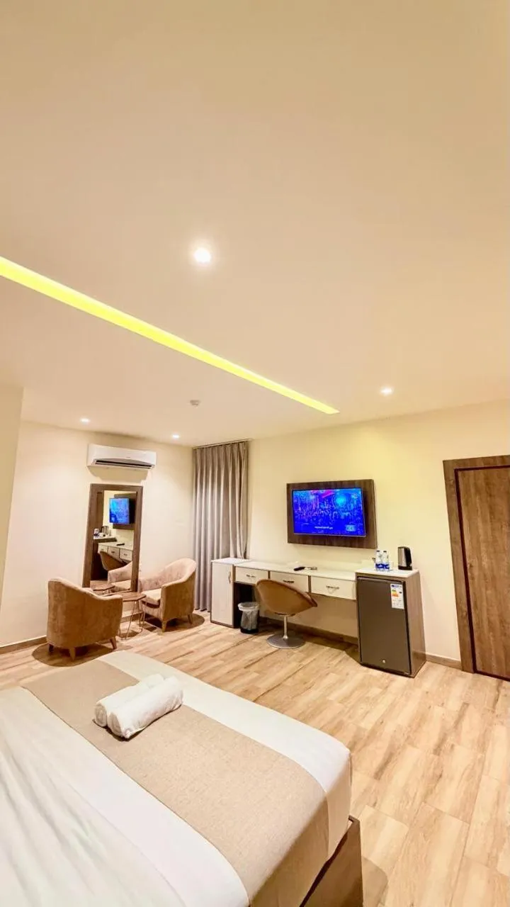 Photo of the whole room, Bed in Sky Hotel