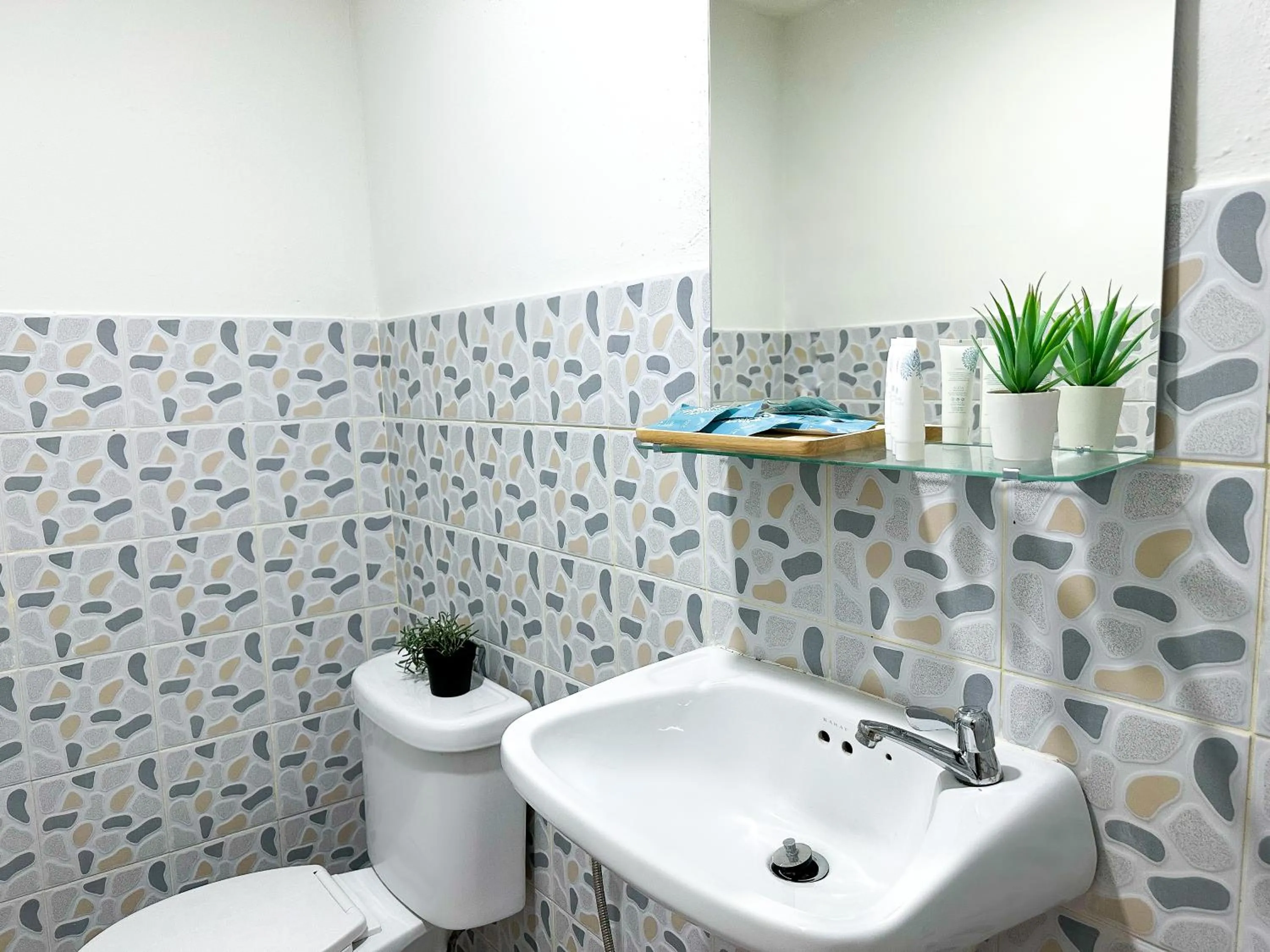 Toilet in MONTANA Hotel & Hostel Phuket