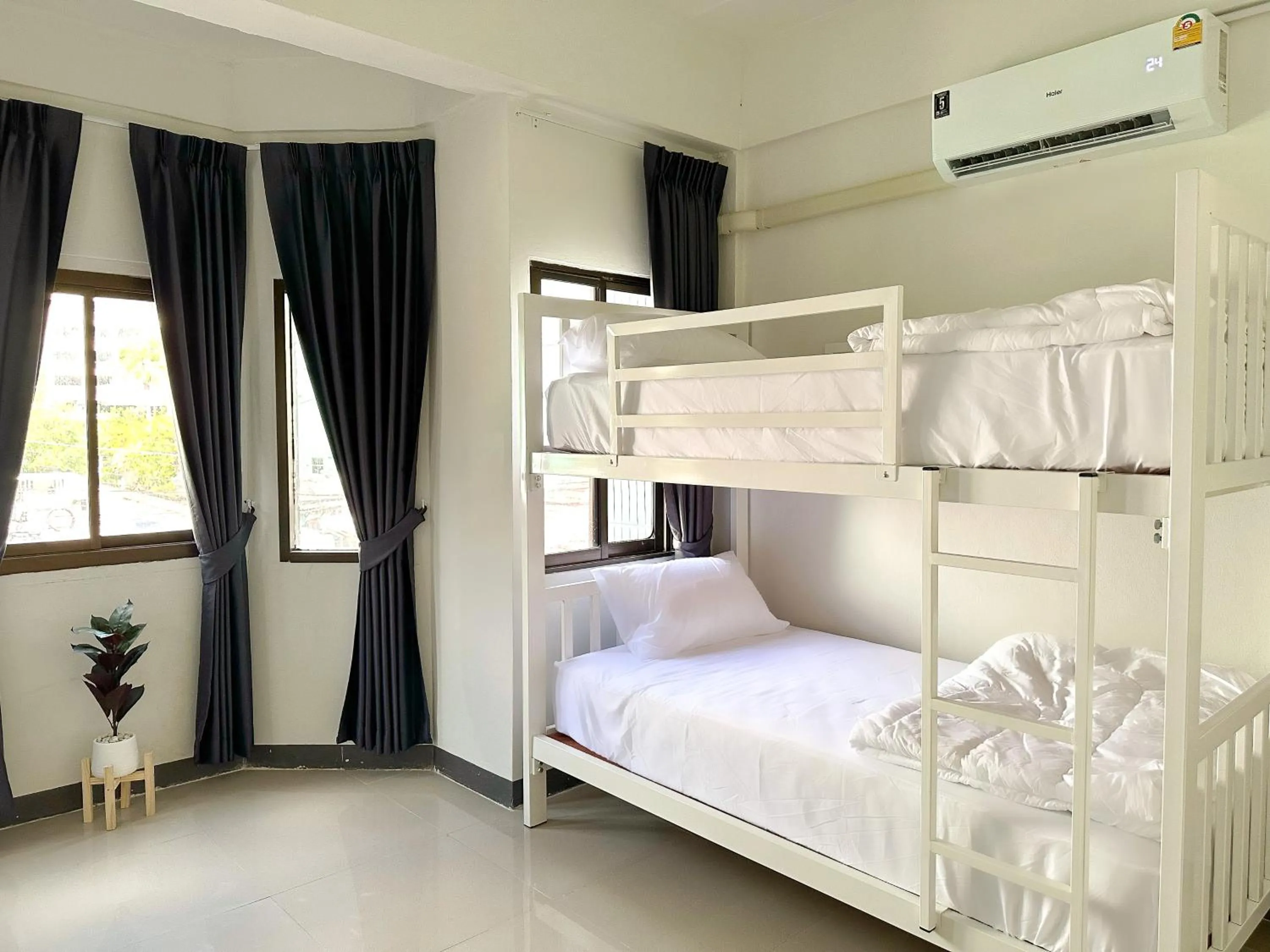 Bed in MONTANA Hotel & Hostel Phuket