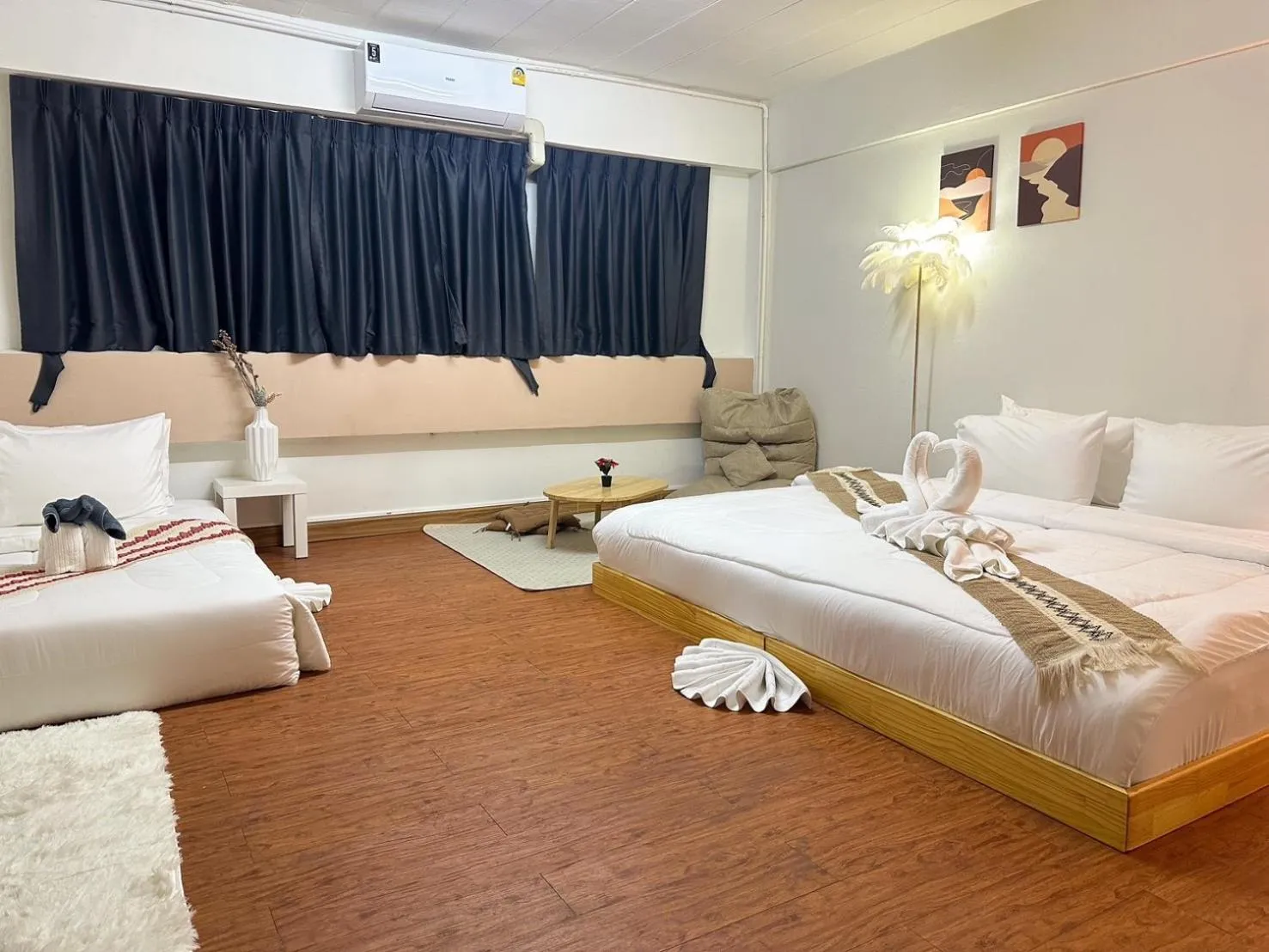 Photo of the whole room, Bed in MONTANA Hotel & Hostel Phuket