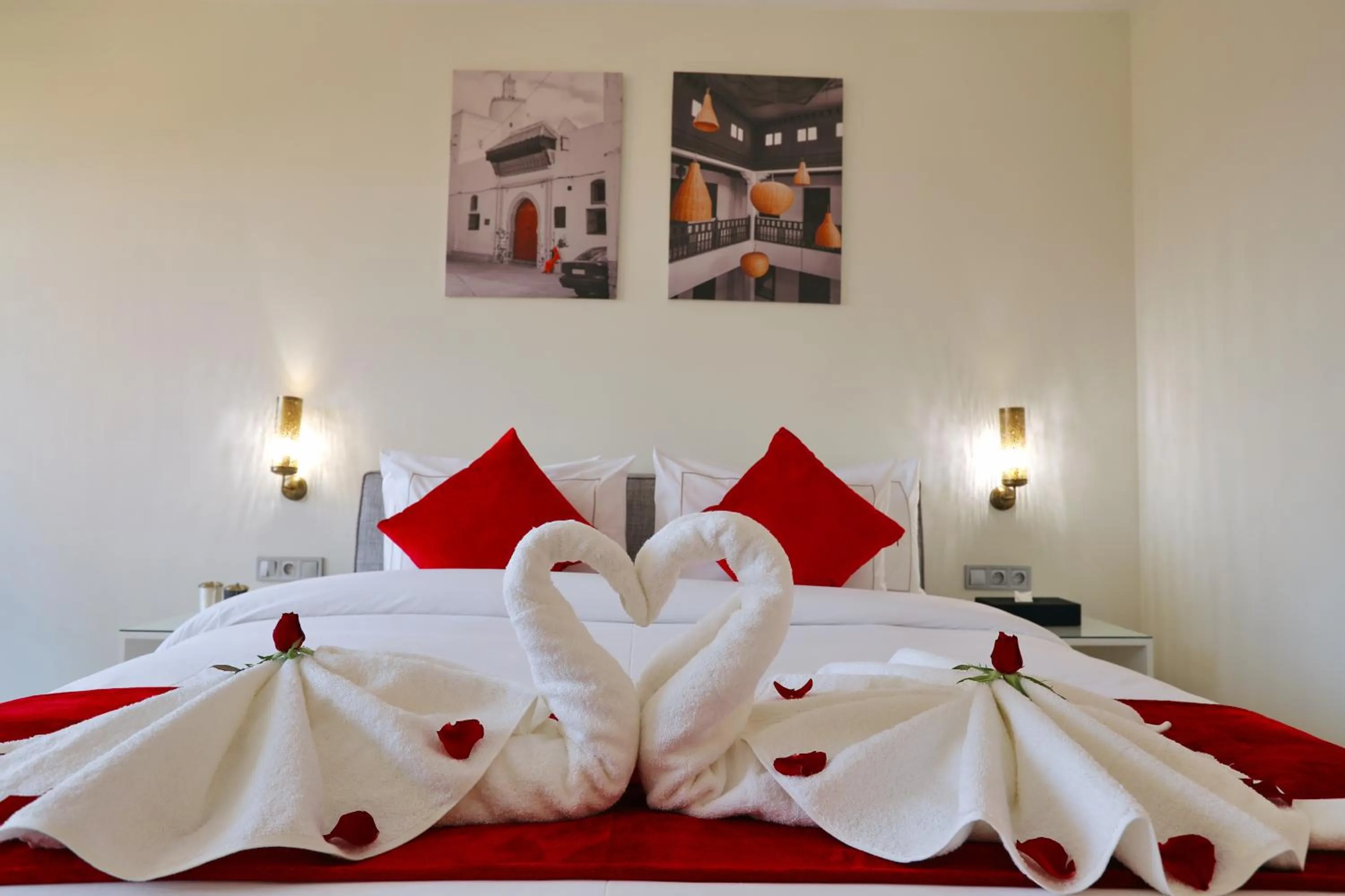 Photo of the whole room, Bed in Ari Boutique Hôtel - Adult Only