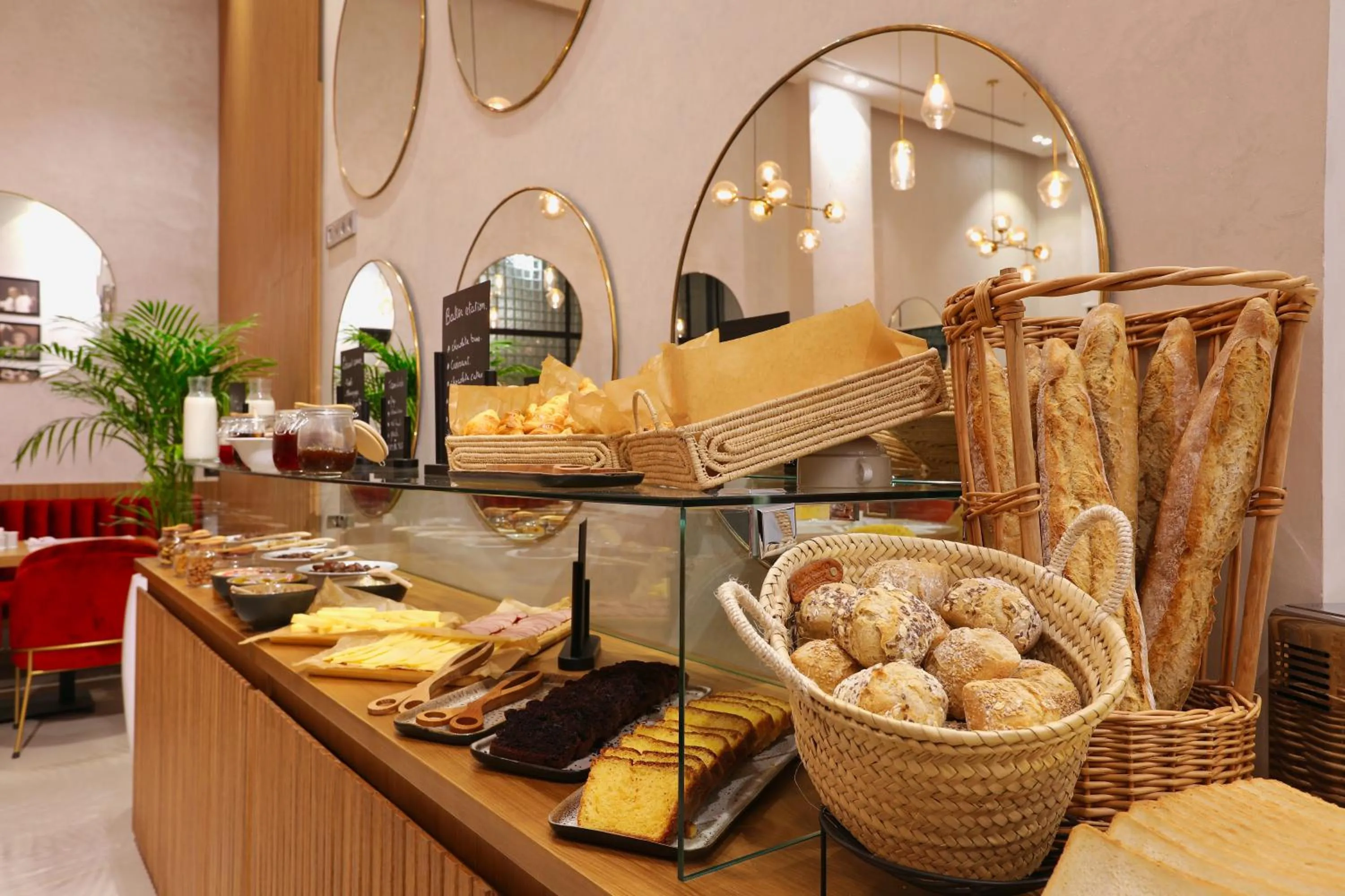 Food and drinks in Ari Boutique Hôtel - Adult Only