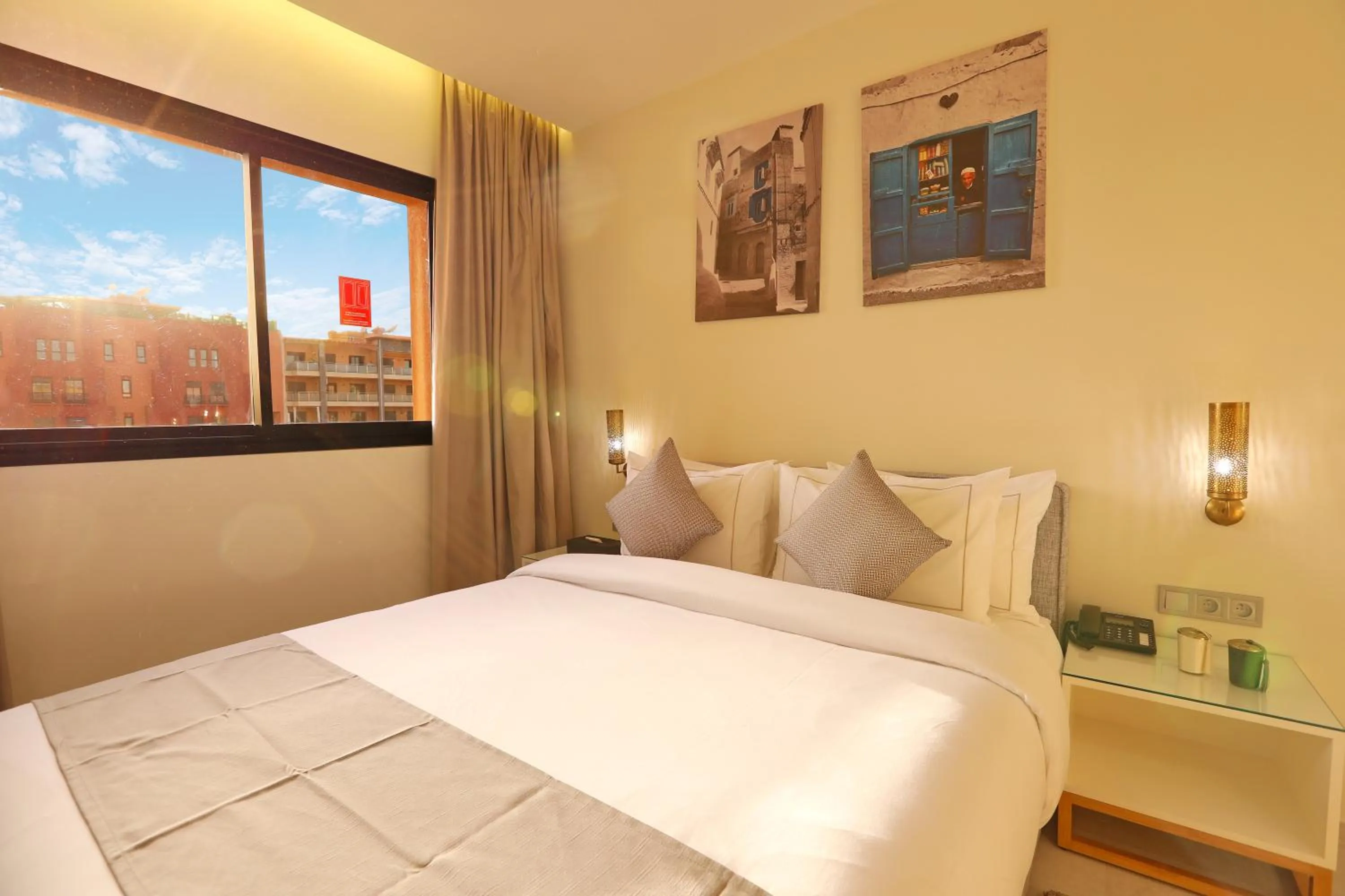 Photo of the whole room, Bed in Ari Boutique Hôtel - Adult Only