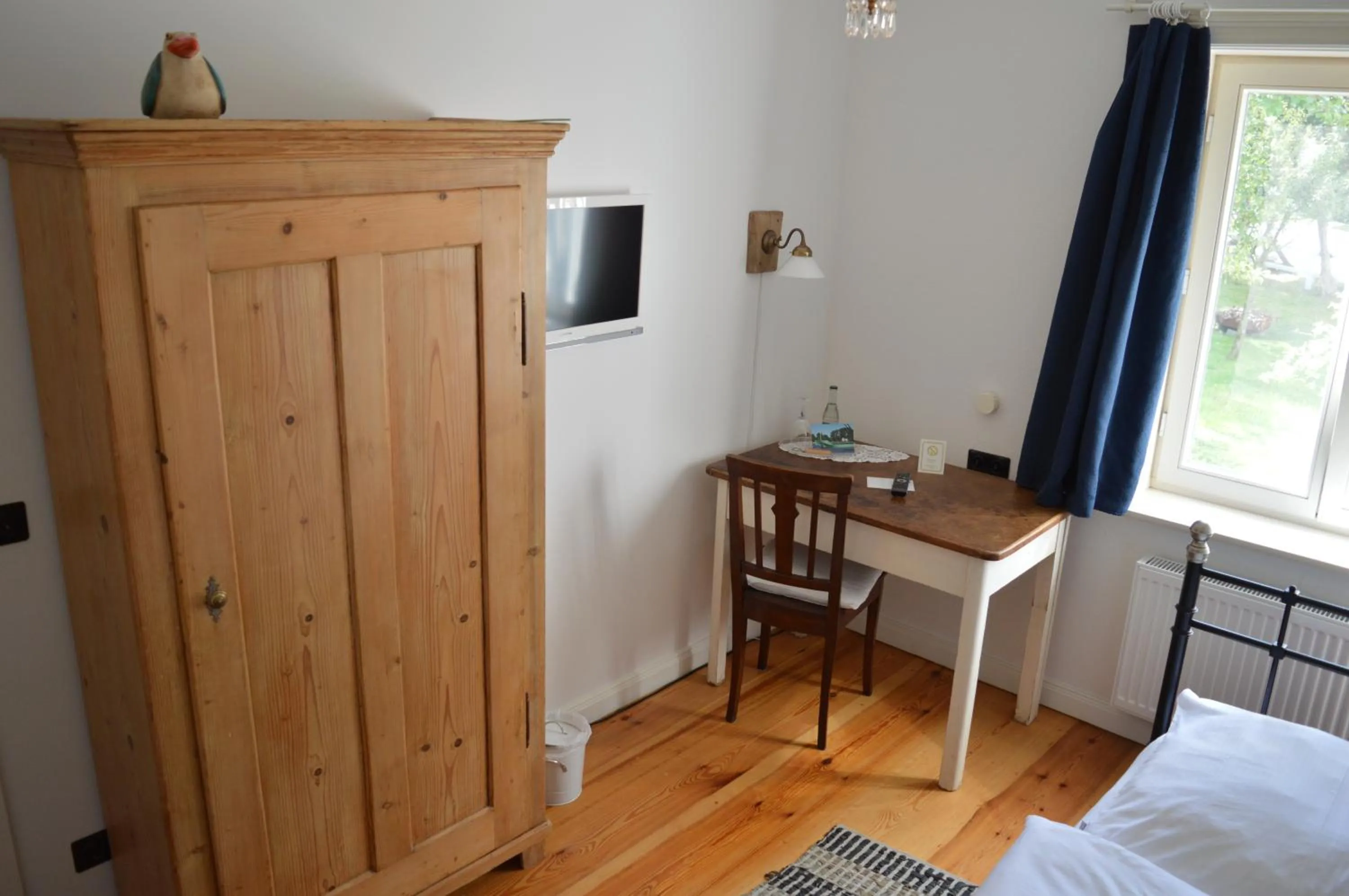 Single Room with Private Bathroom - single occupancy in Burger Fährhaus