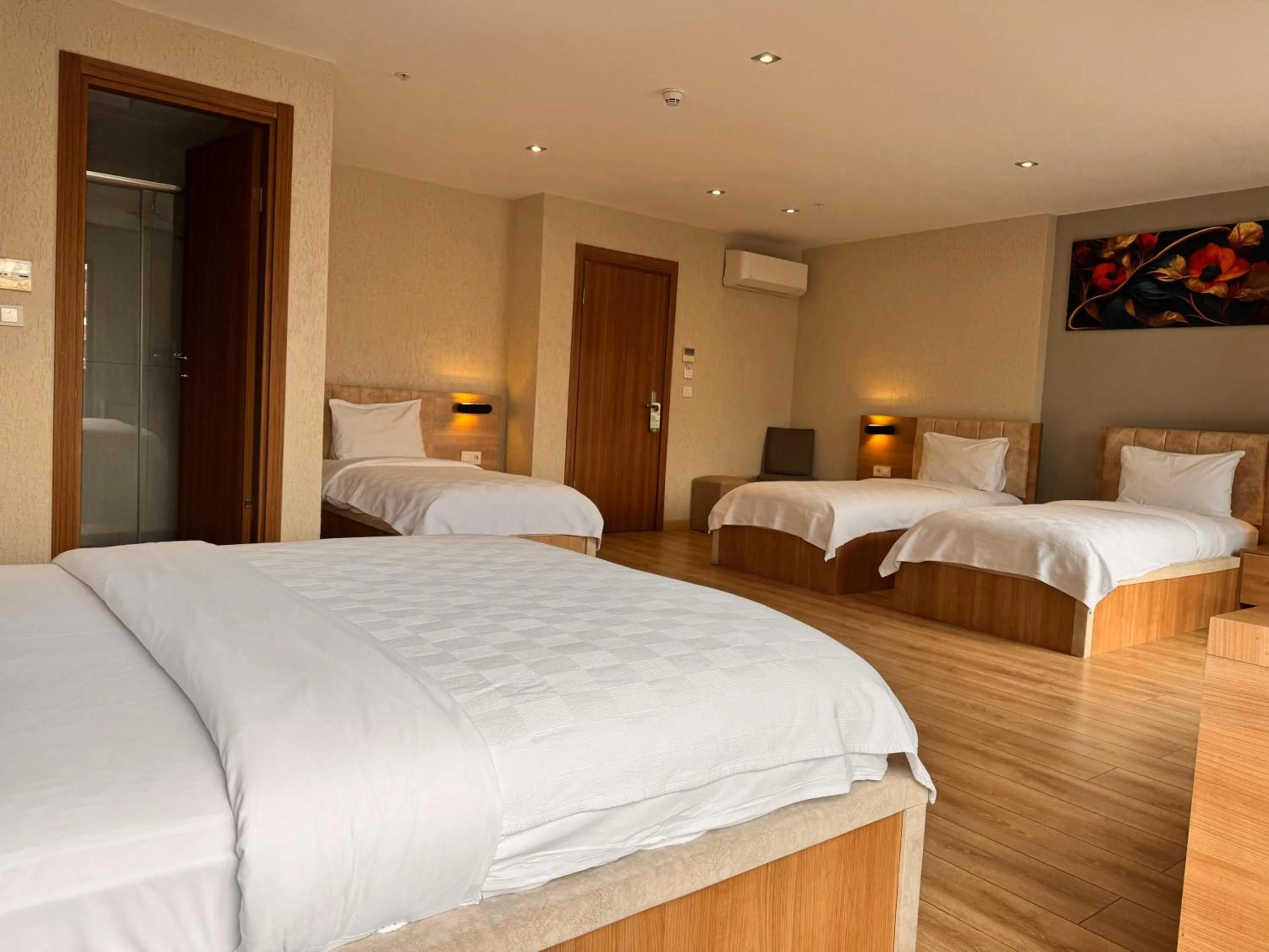 Photo of the whole room, Bed in İNNPORT HOTEL