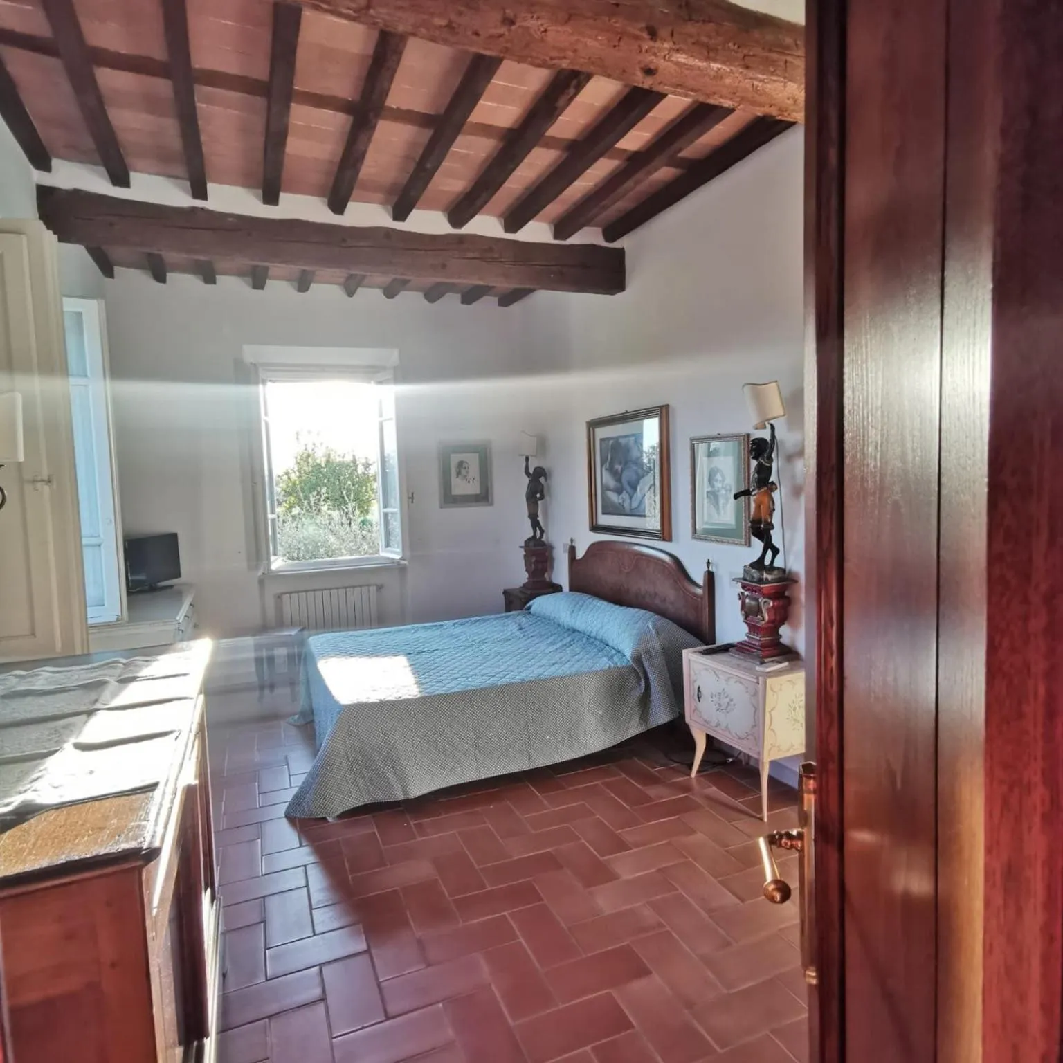 Bed in Villa Marinsky Pietrasanta