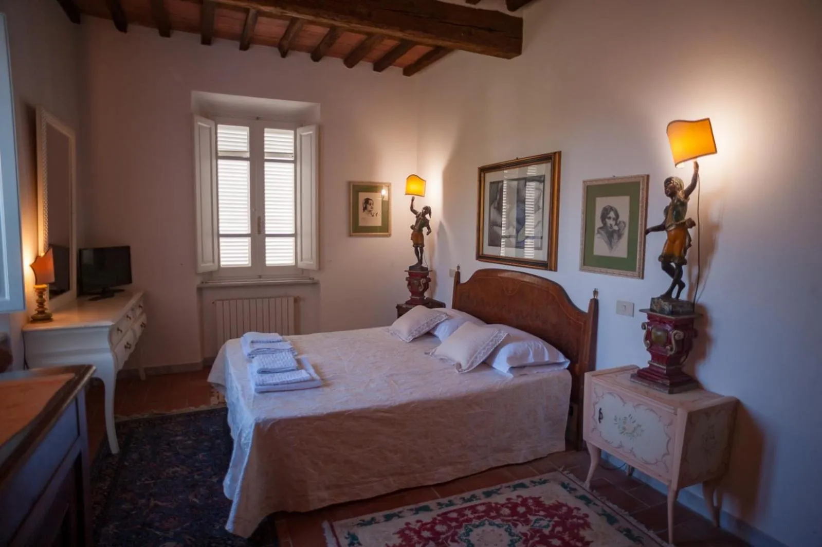 Bed in Villa Marinsky Pietrasanta