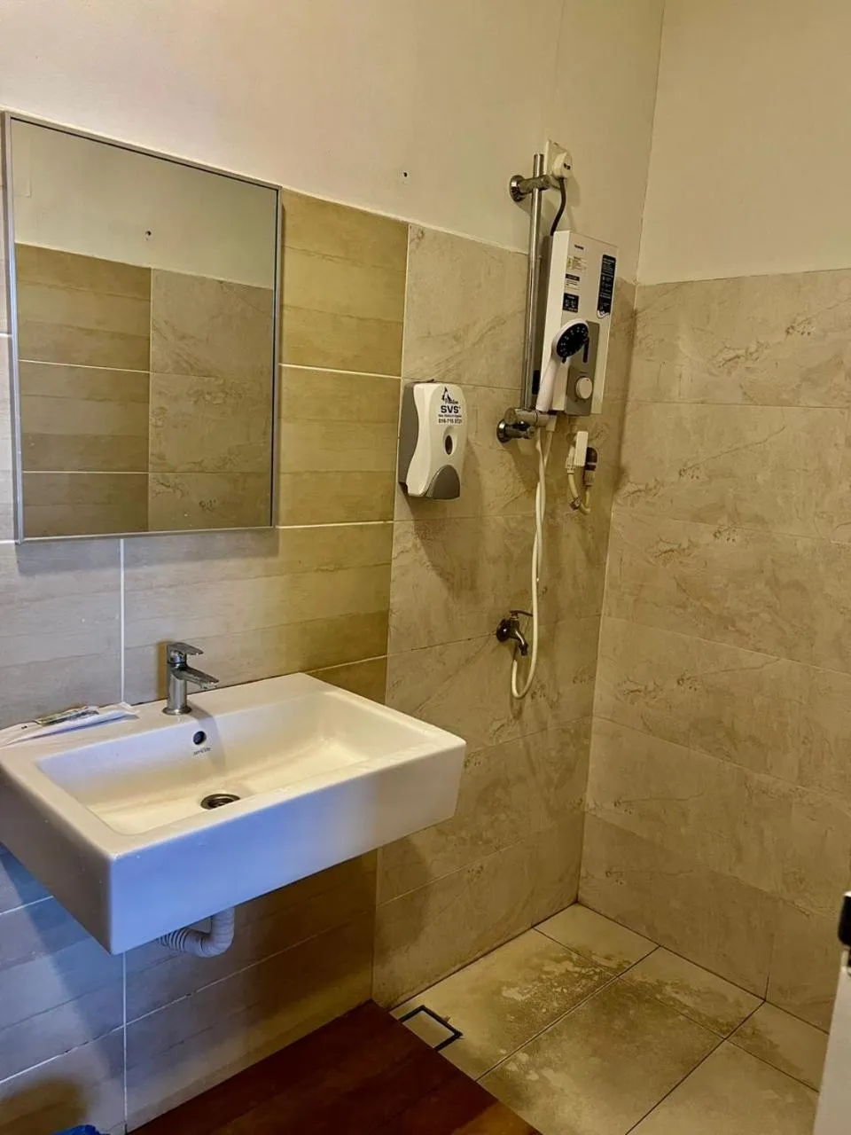 Hotel Ariana 5 minutes Bukit Indah 15 minutes Legoland 20 minutes Utm