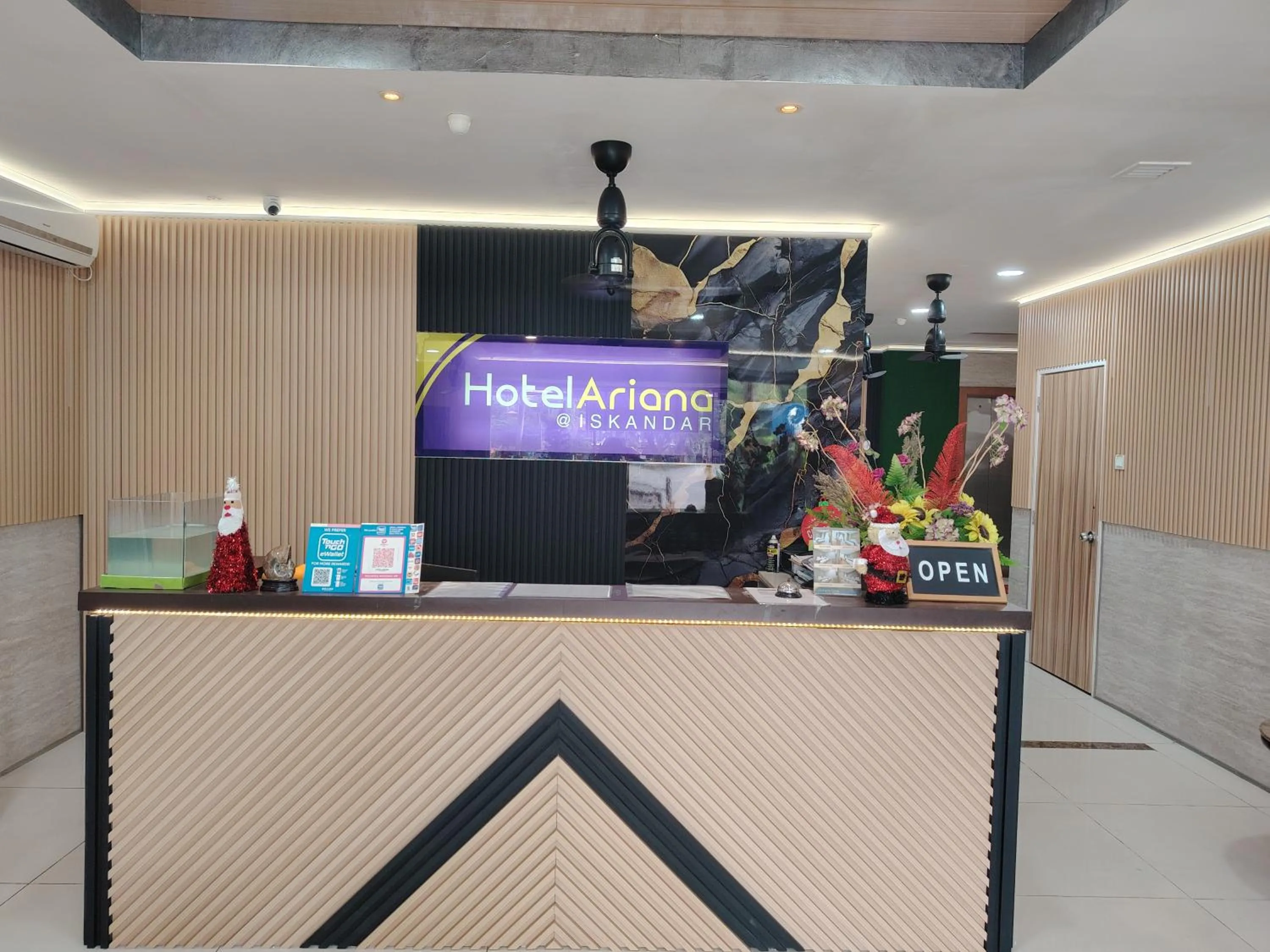 Hotel Ariana 5 minutes Bukit Indah 15 minutes Legoland 20 minutes Utm