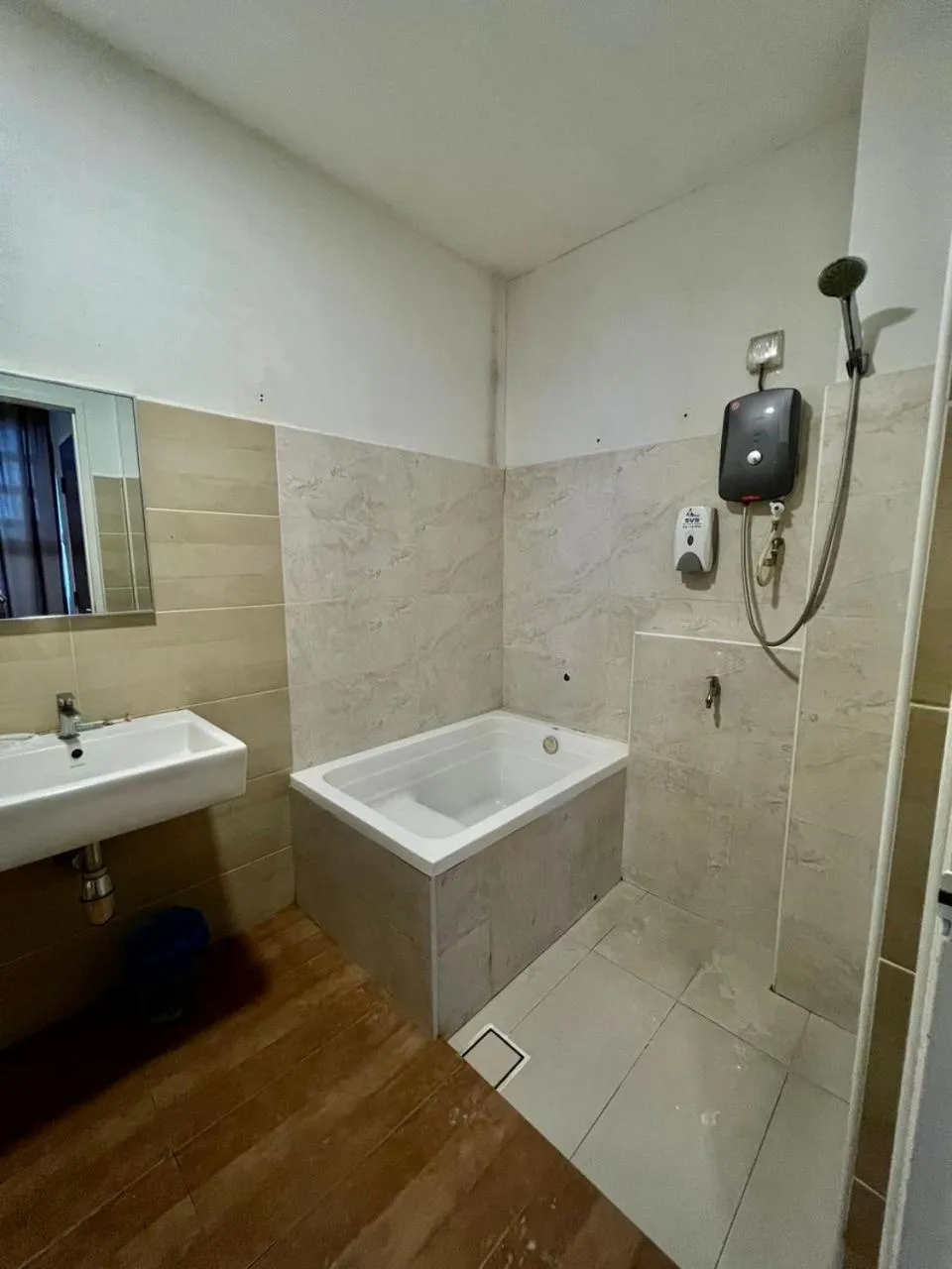 Hotel Ariana 5 minutes Bukit Indah 15 minutes Legoland 20 minutes Utm