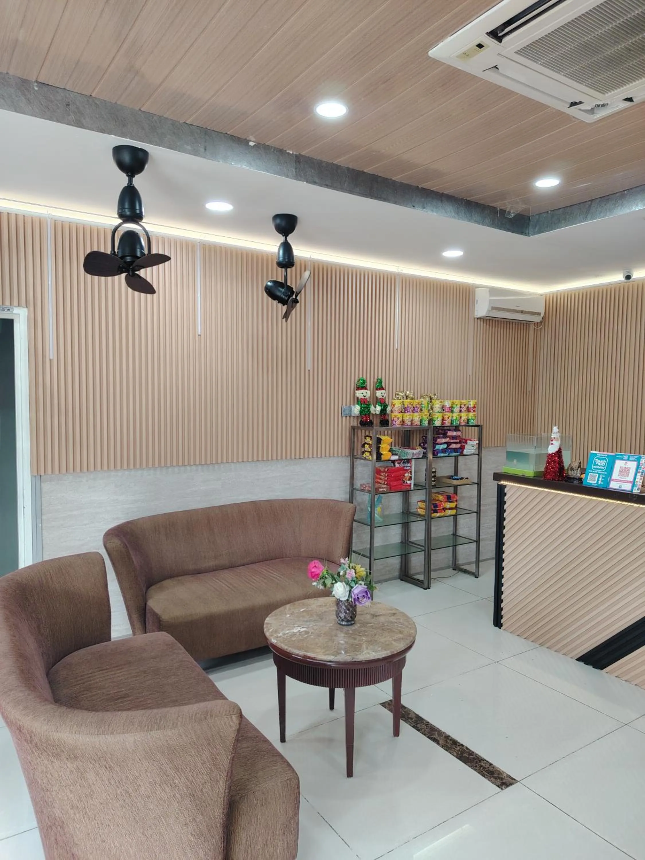 Hotel Ariana 5 minutes Bukit Indah 15 minutes Legoland 20 minutes Utm