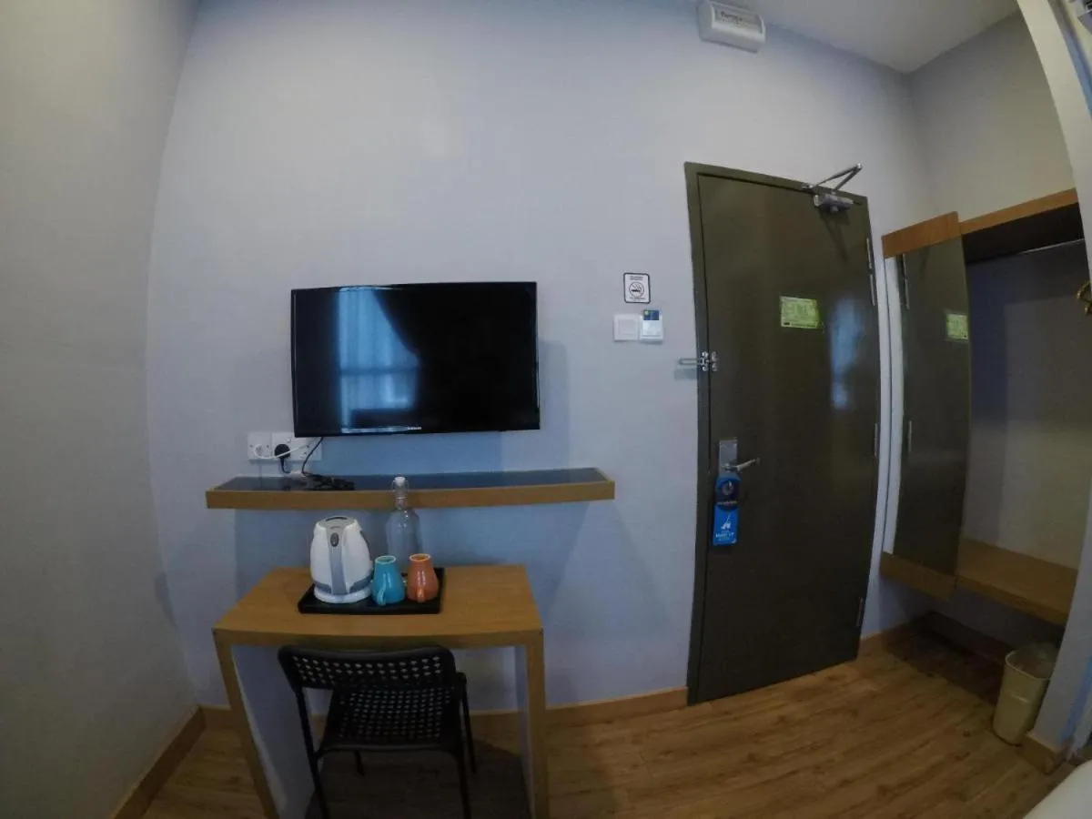 Hotel Ariana 5 minutes Bukit Indah 15 minutes Legoland 20 minutes Utm